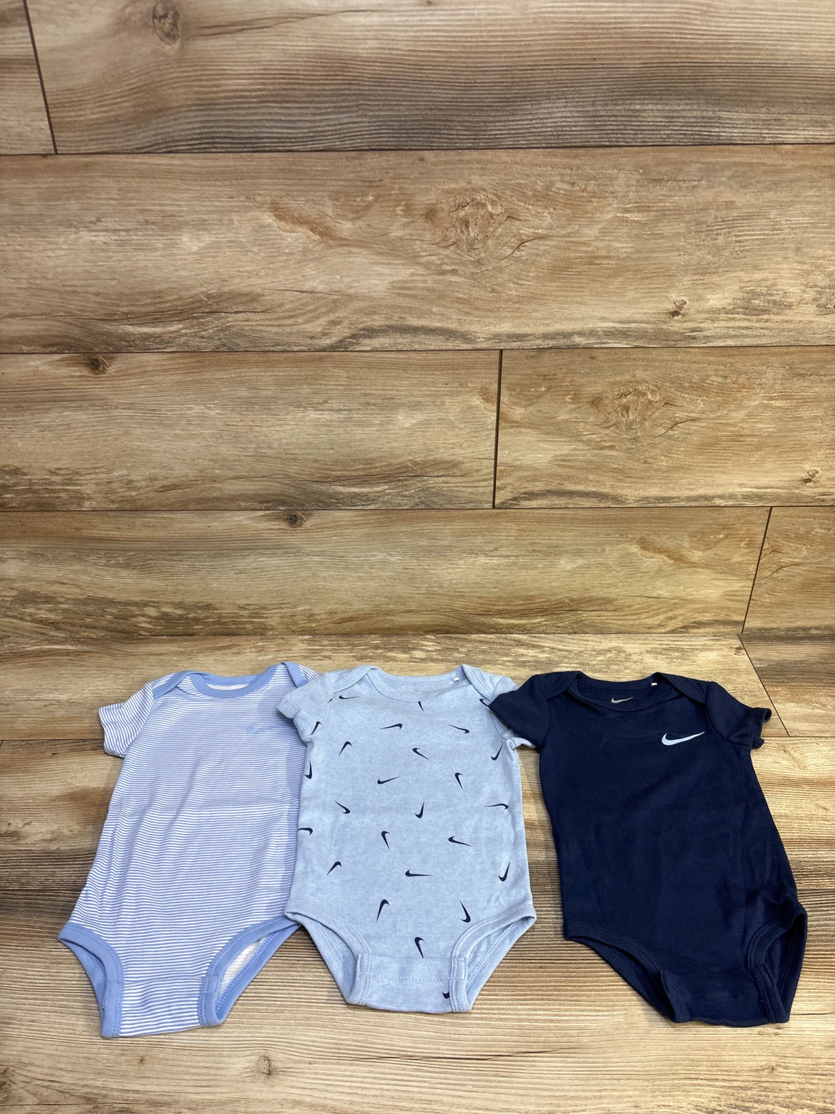 Nike 3pk Bodysuit Blue sz 12m