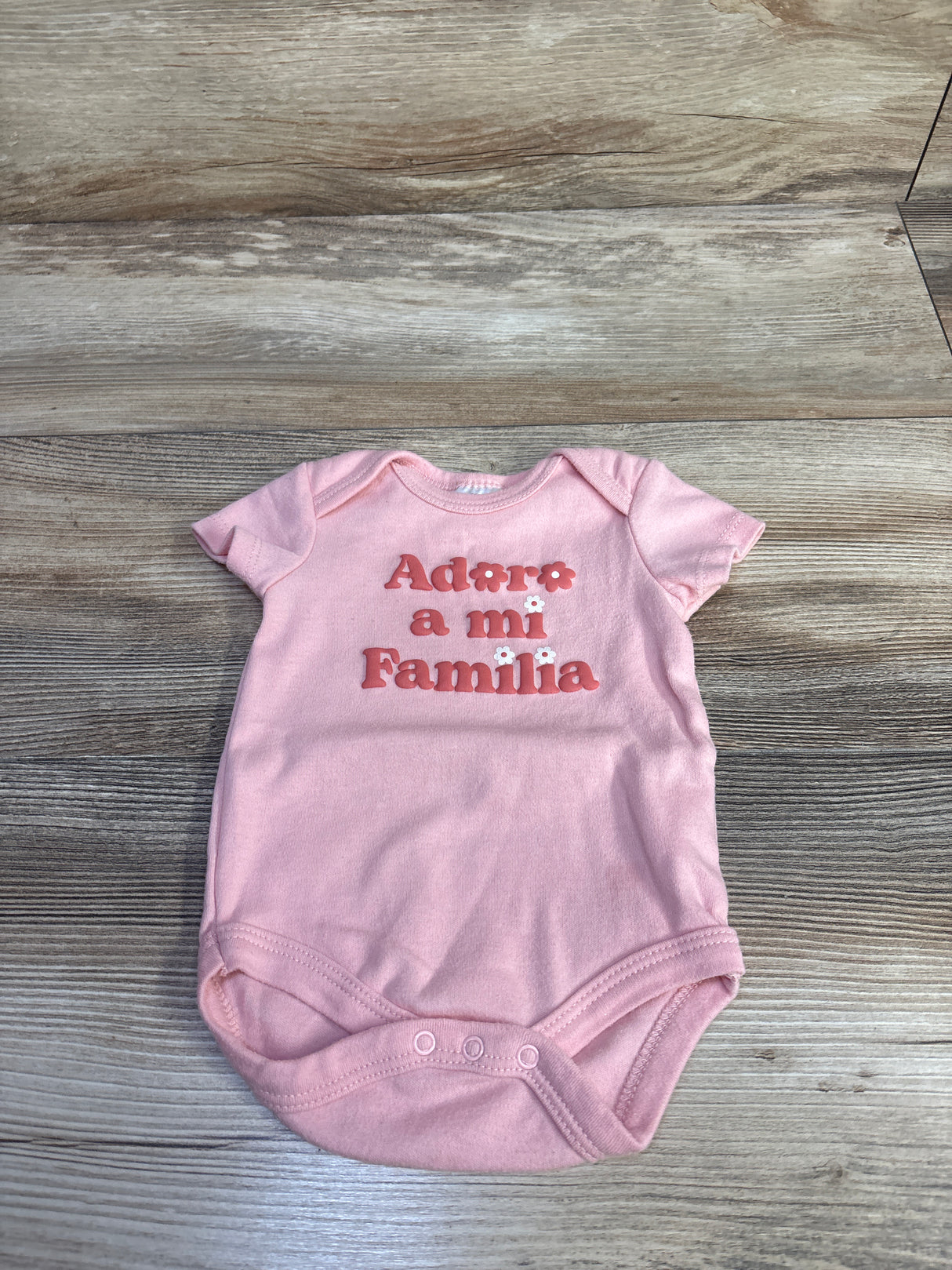 Hola Mundo! by Baby Views Adoro a mi Familia Bodysuit Pink sz 0-3m