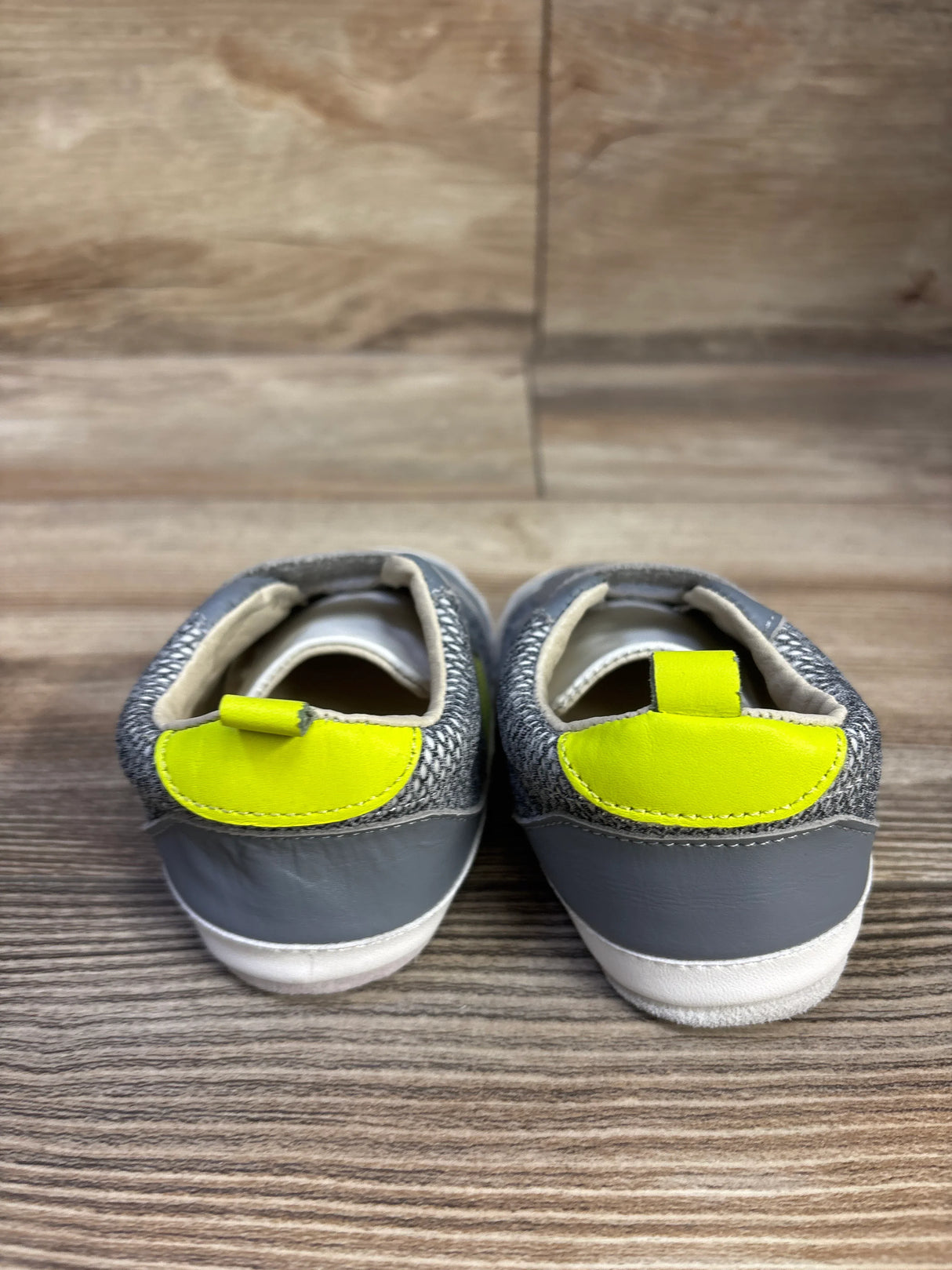 Robeez Finn Sneakers Grey sz 5-6c