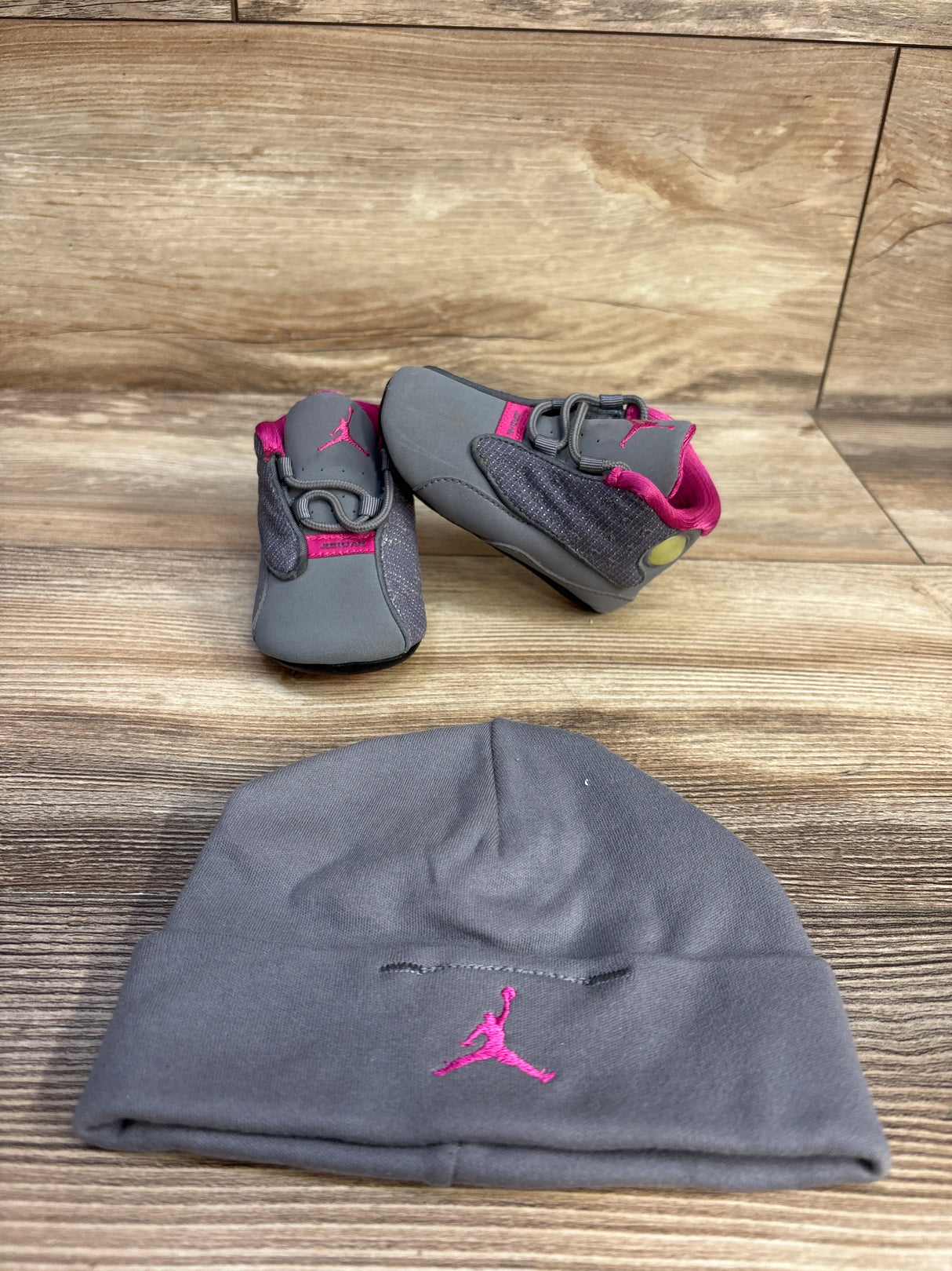 Air Jordan 13 Retro CB 'Hyper Pink' Sneakers & Hat Gift Pack Grey sz 3c