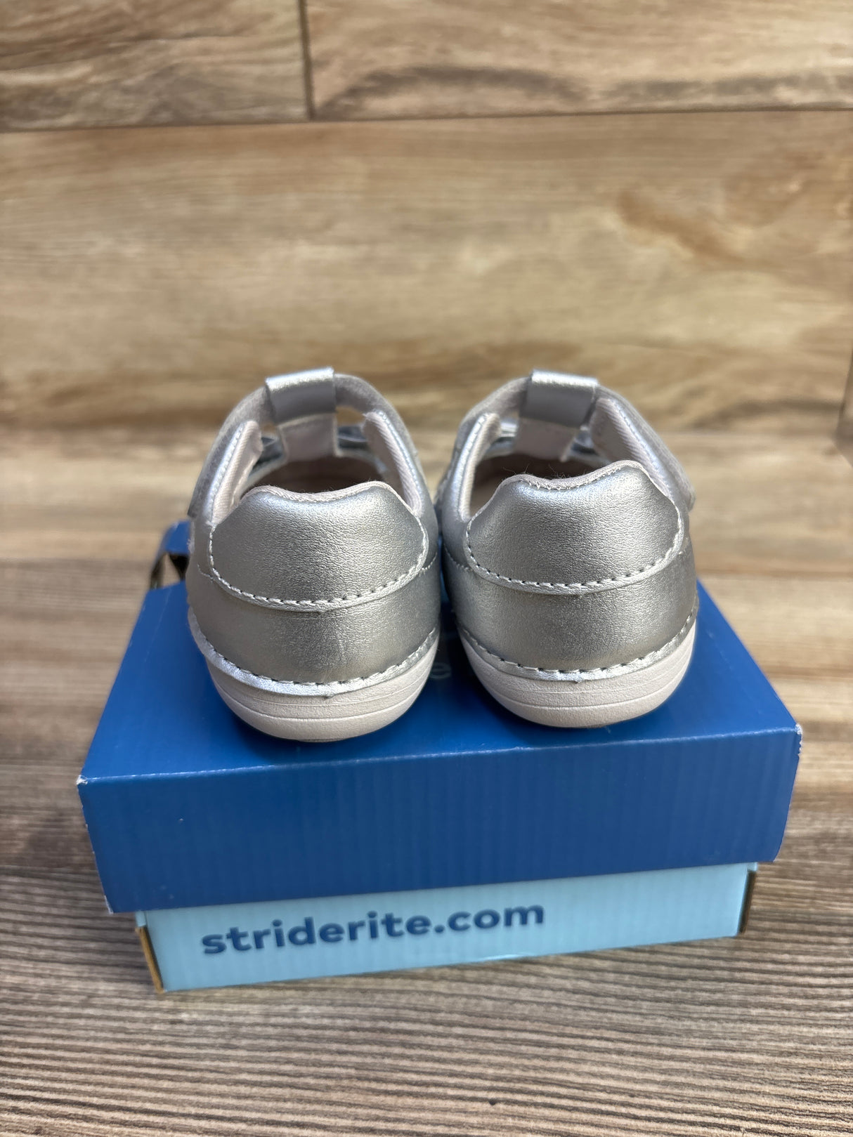 Stride Rite Sm Ashtyn Silver Sneakers sz 5c