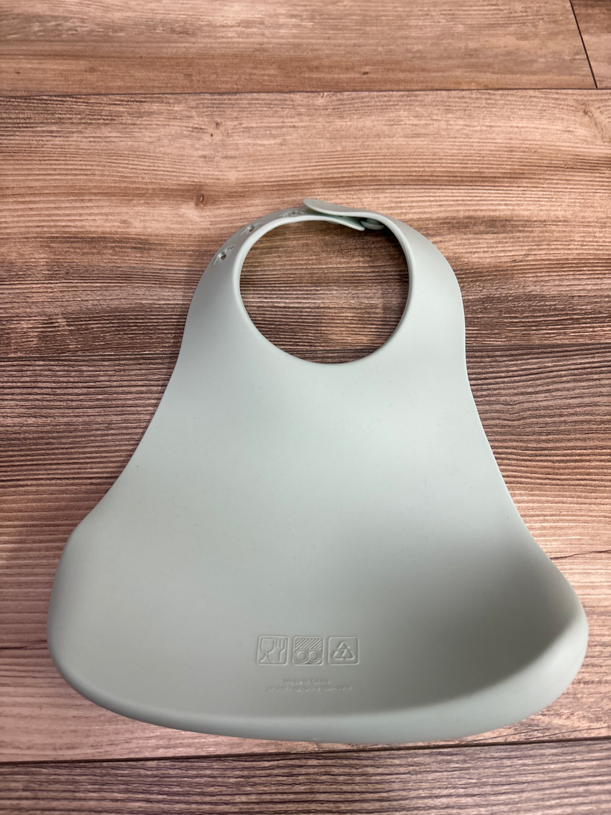 Stokke Munch Silicone Bib in Soft Mint