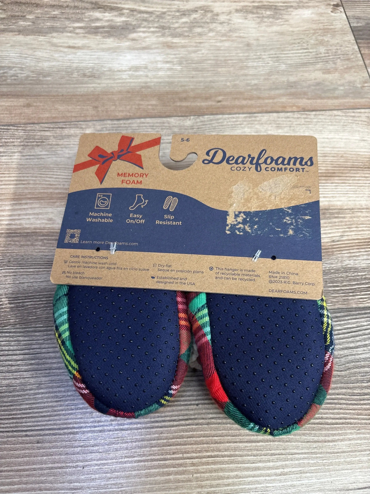 Dearfoams plaid slipper socks with memory foam, slip-resistant soles, machine washable, size 5-6