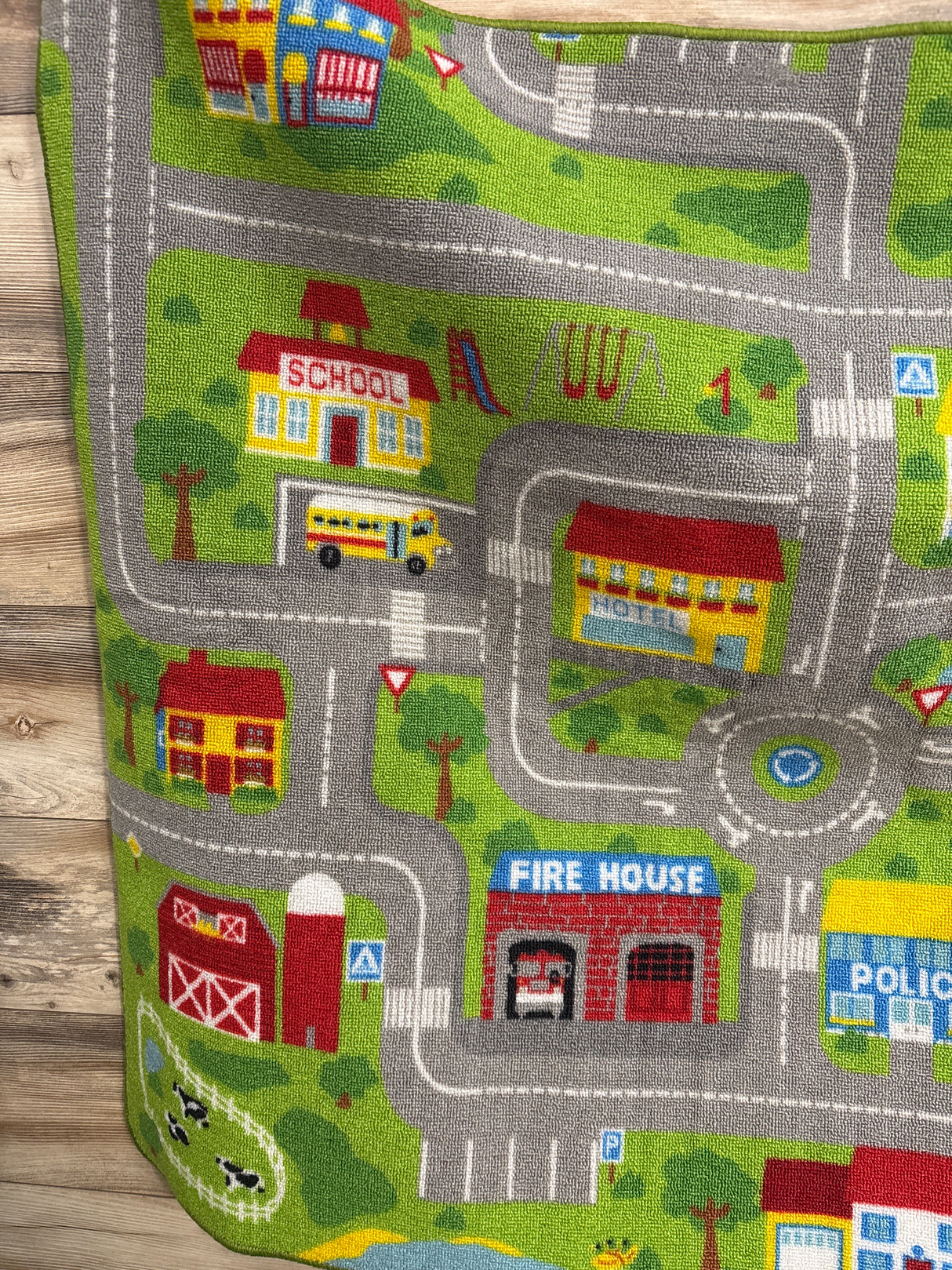 HUAHOO City Street Map Kids' Rug Green 39" x 39"