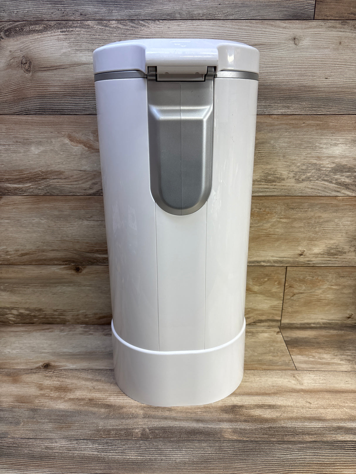 Munchkin STEP Diaper Pail, Powered by Arm & Hammer