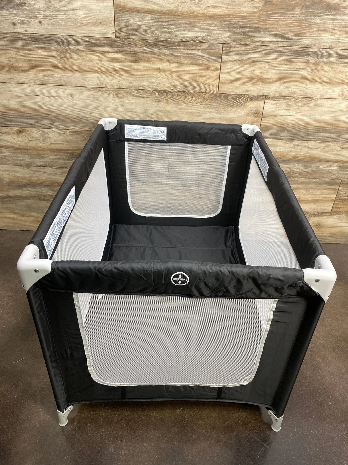 Dream on Me Zodiak Play Yard, Black