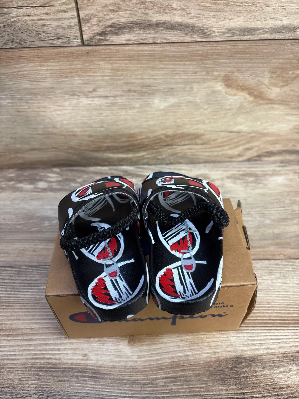 NEW Me n Mommy To Be black comic print slide sandals for kids size 5c on a cardboard box
