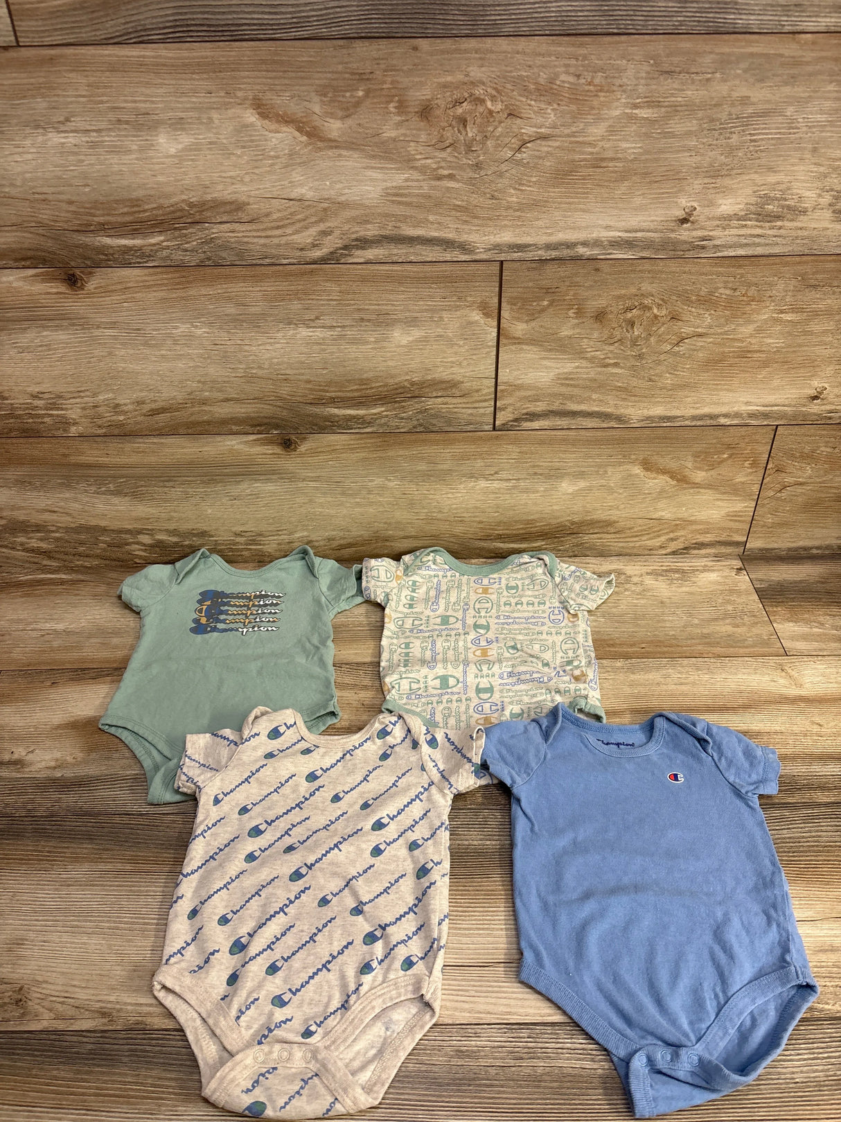 Champion 4pk Logo Bodysuits Taupe sz 6m