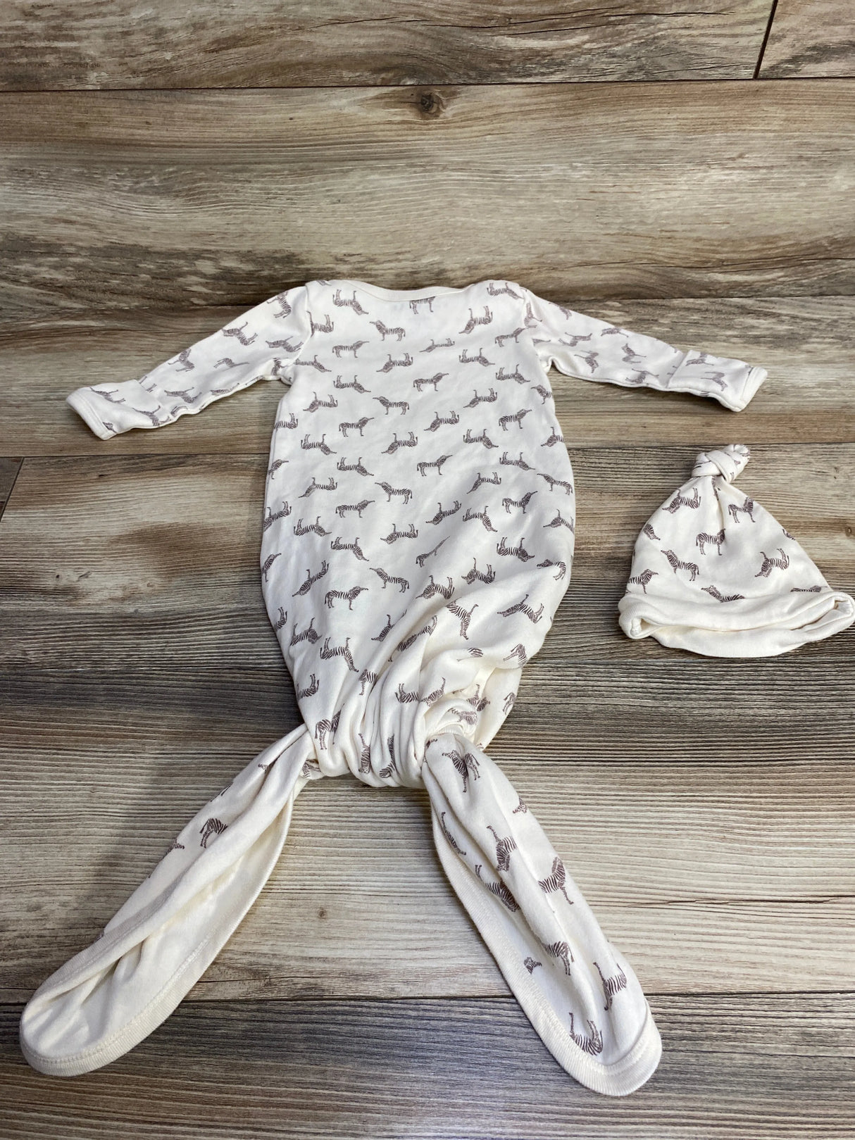 Tiny Kind 2pc Zebra Gown & Hat Cream sz Newborn - Me n Mommy To Be