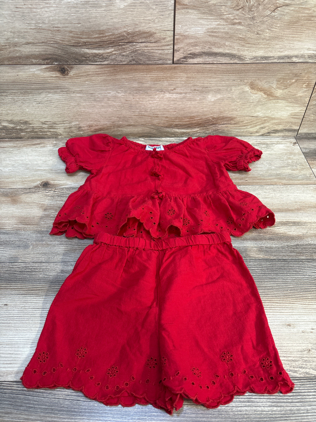 Old Navy Peplum Eyelet Top & Short Set in Robbie Red sz 4T