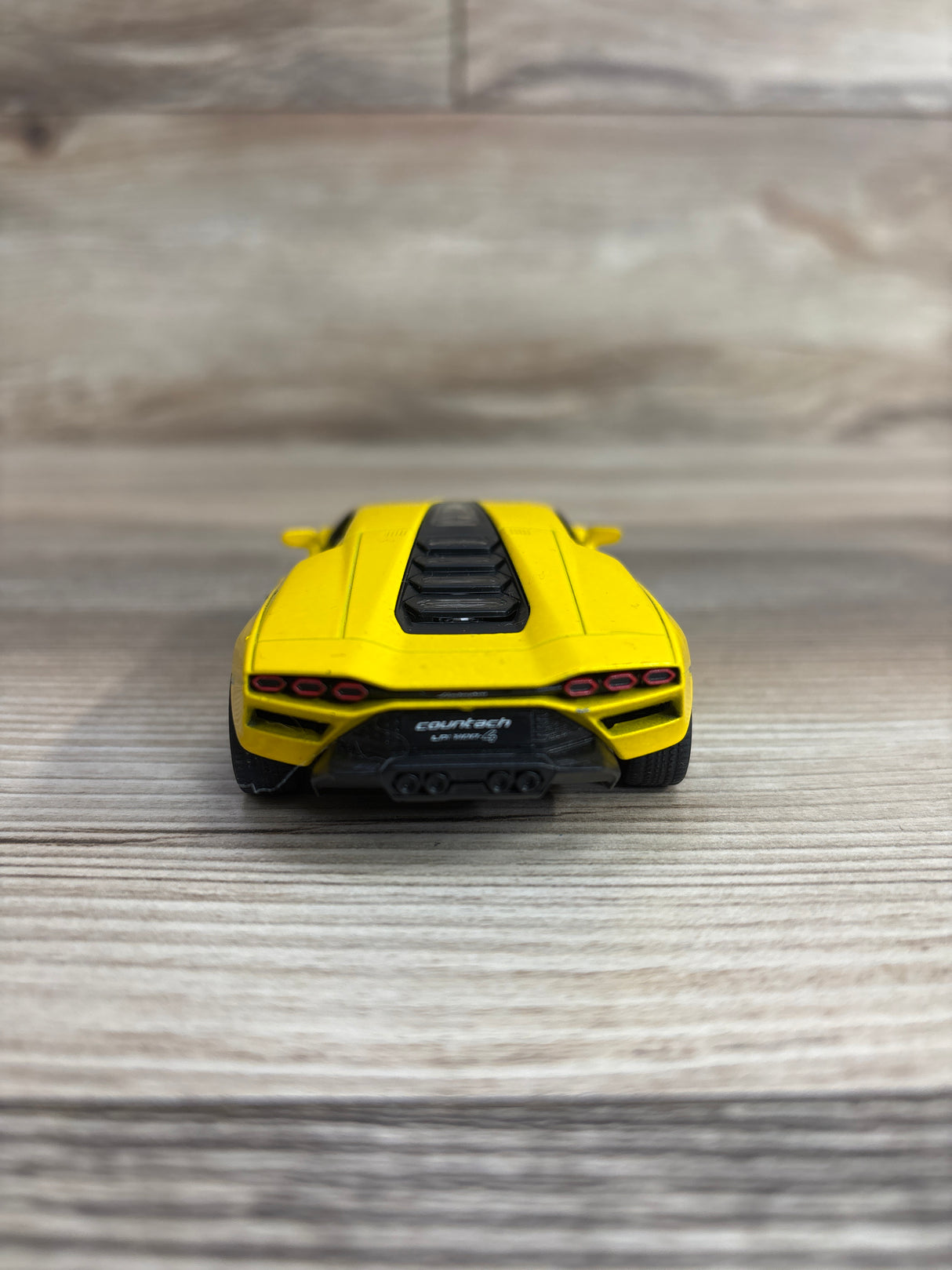 Kinsmart Lamborghini Countach - Yellow