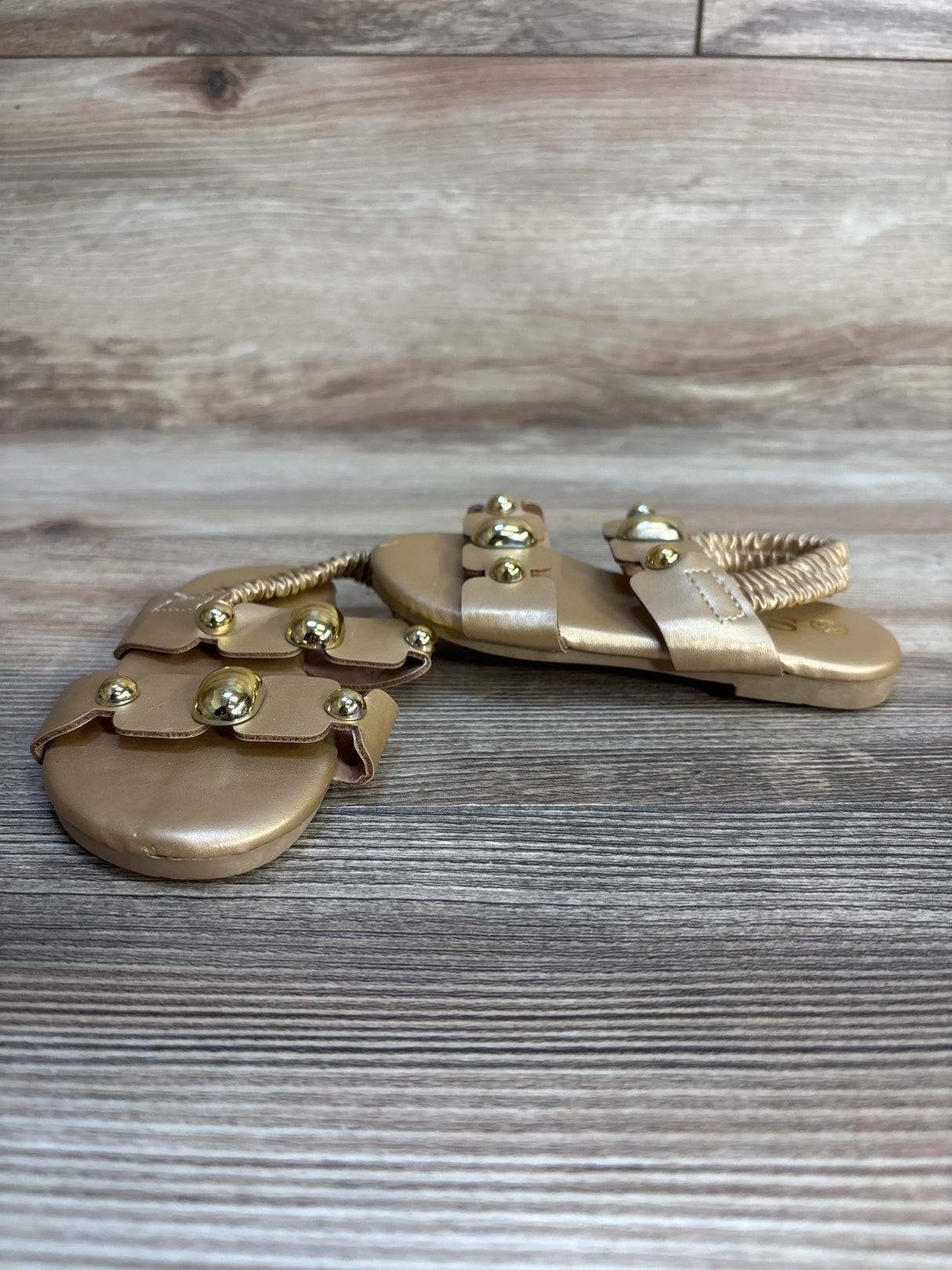 NWOT Sara Lucky Sandals Gold sz 7c