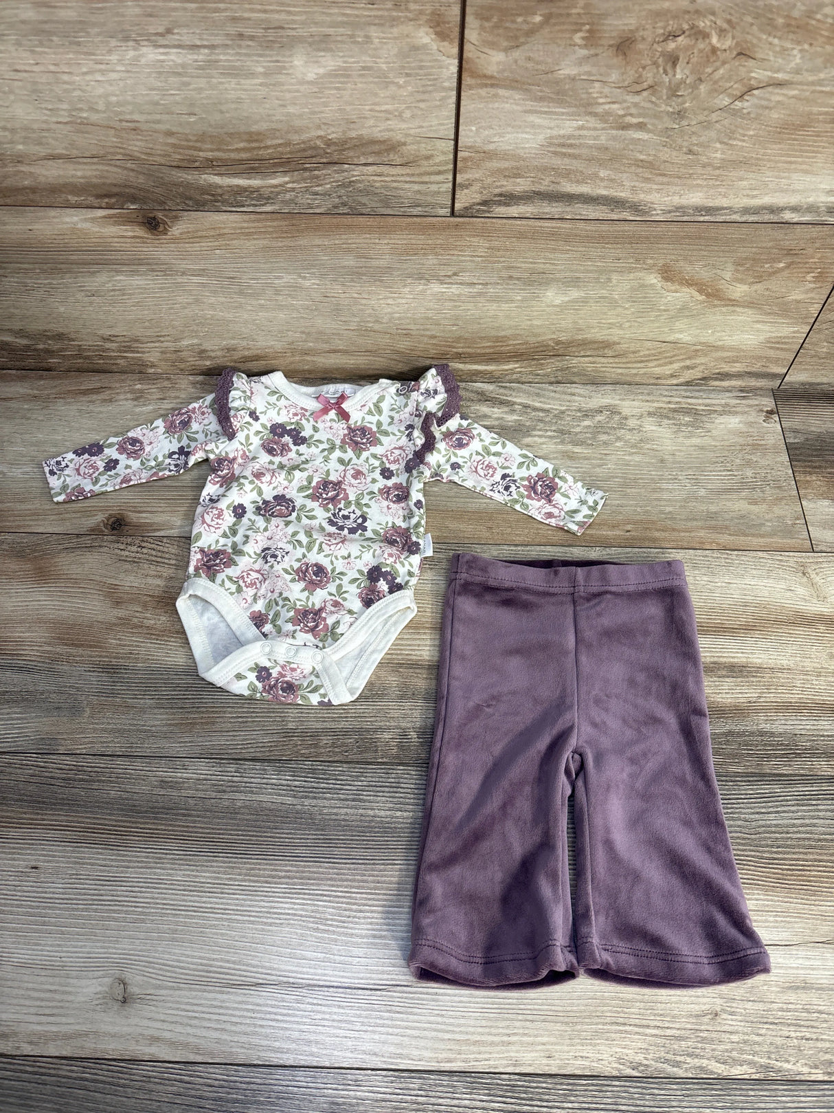 Tahari Baby 2pc Floral Bodysuit & Velour Pants Set White sz 0-3m