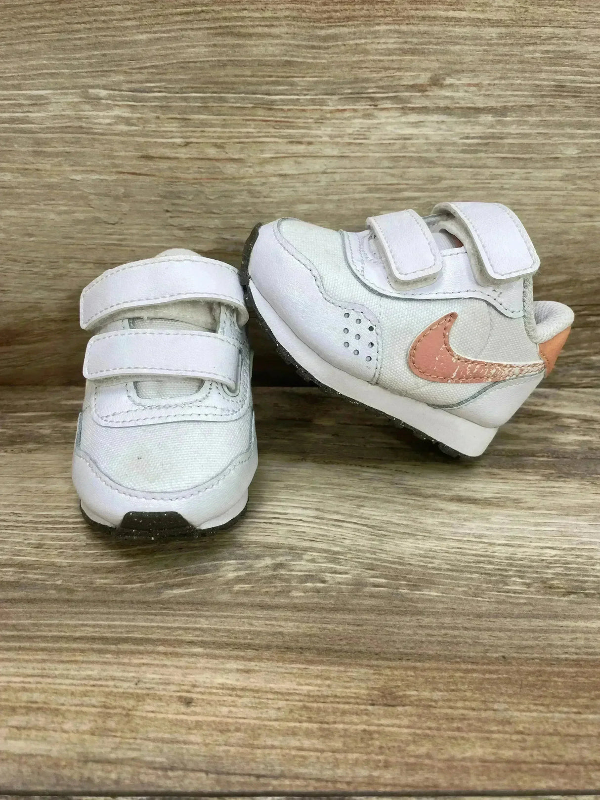 Nike MD Valiant SE Low Tops White Sneakers sz 2c - Me n Mommy To Be