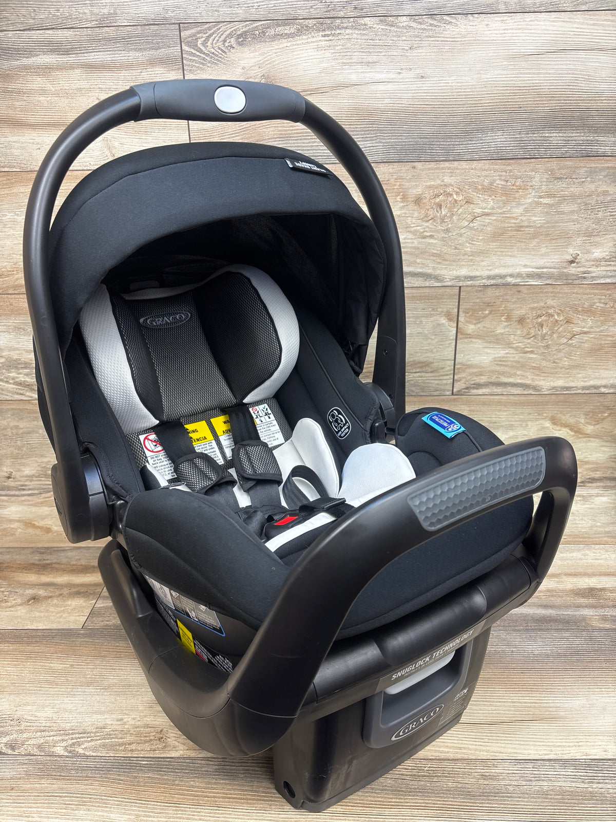Graco SnugRide SnugFit DLX Car Seat