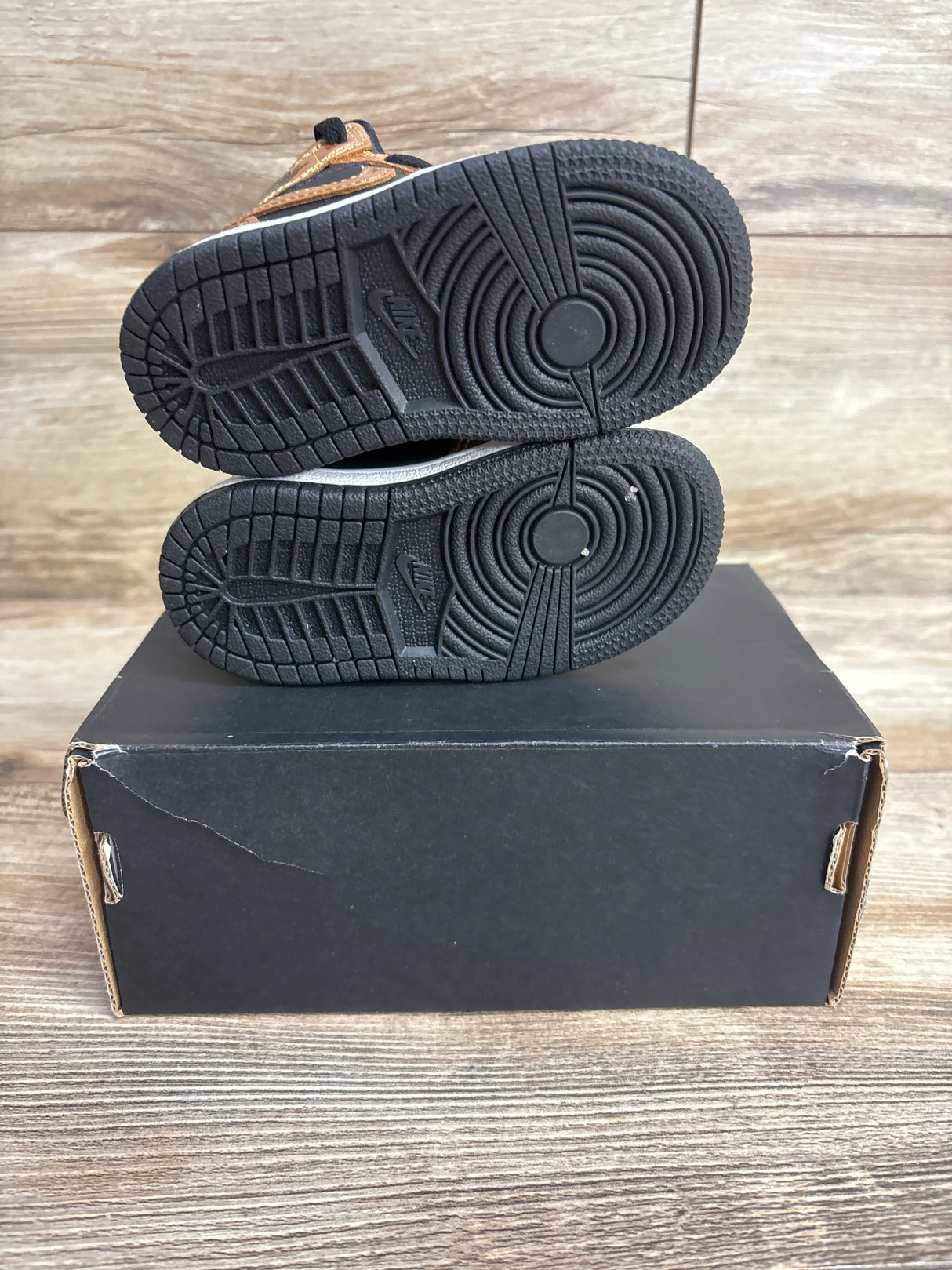 Air Jordan 1 Mid SE TD 'Metallic Gold Black' Sneakers sz 5c