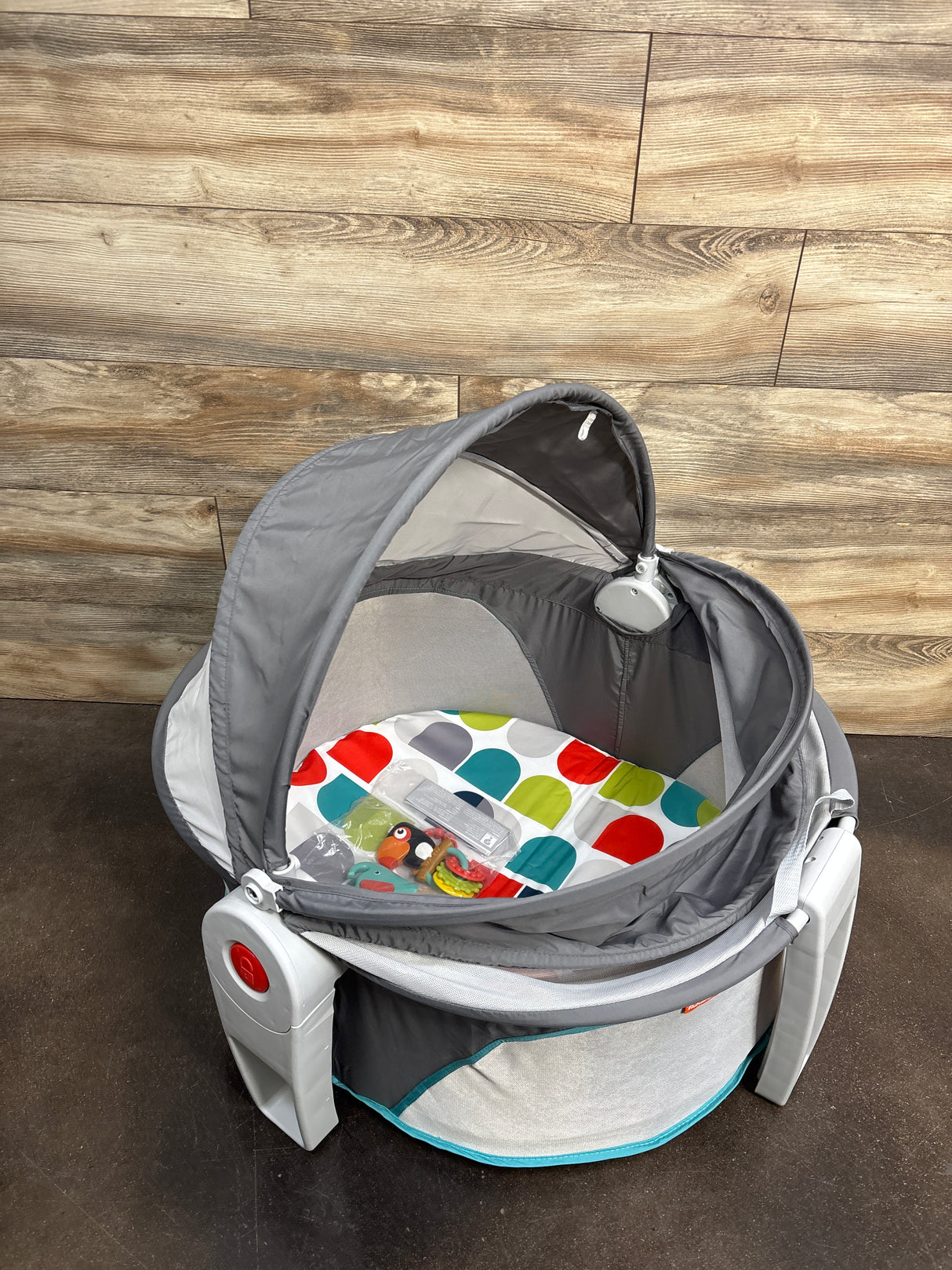 NEW Fisher Price On-The-Go Baby Dome in Color Climbers