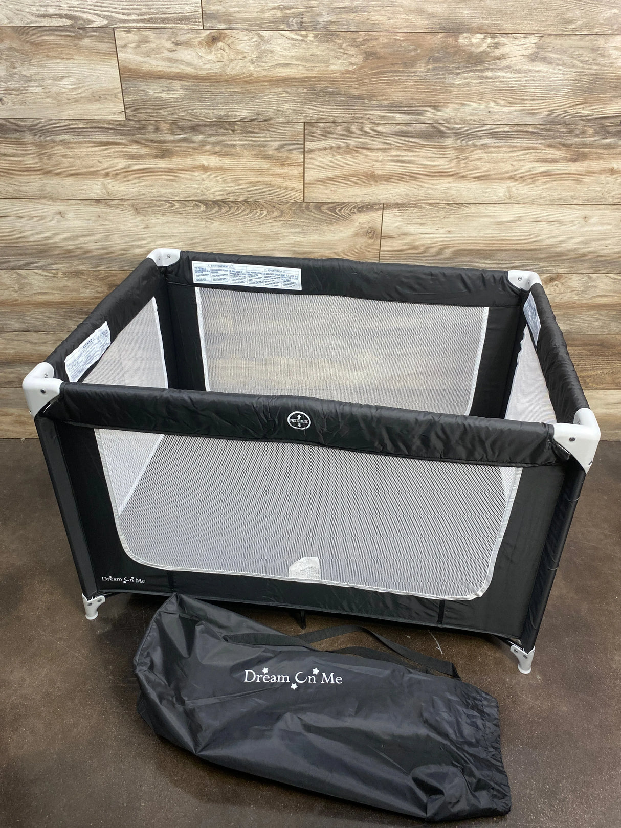 Dream on Me Zodiak Play Yard, Black