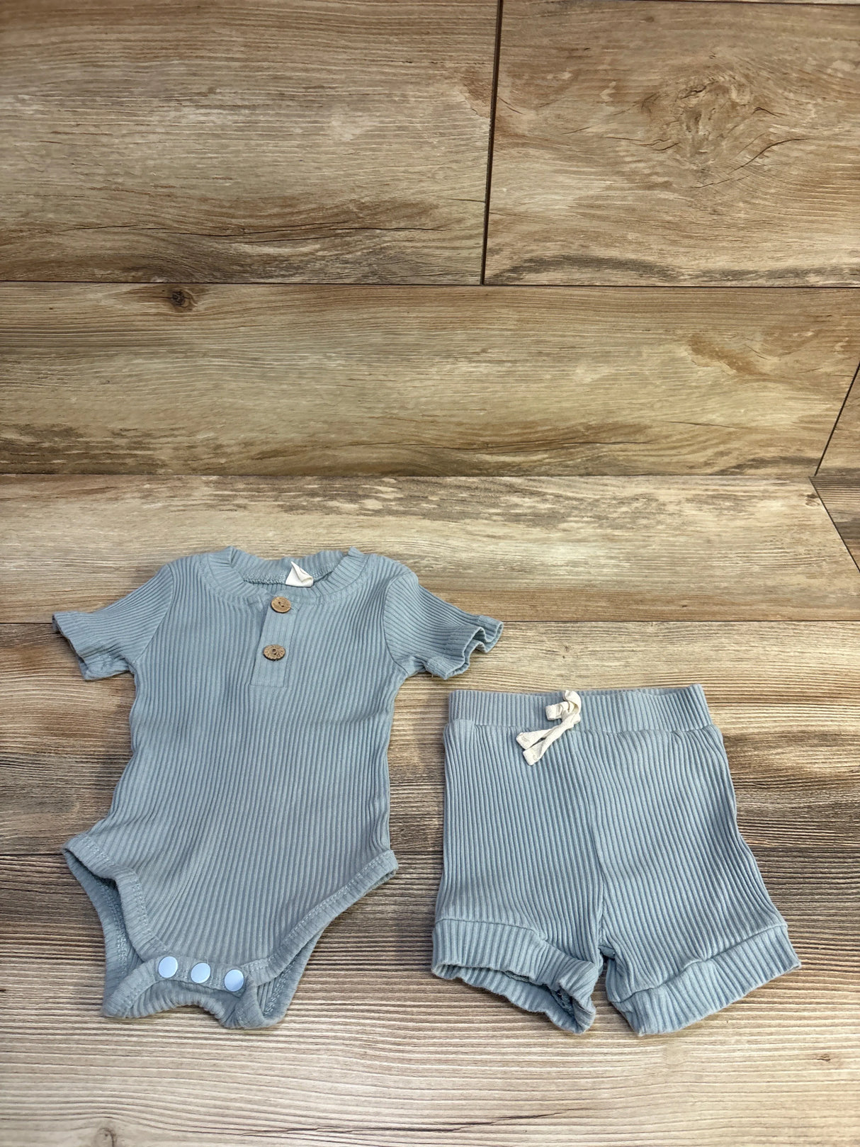 Thorn Tree Ribbed 2pc Henley Bodysuit & Shorts Set Blue sz 6-12m