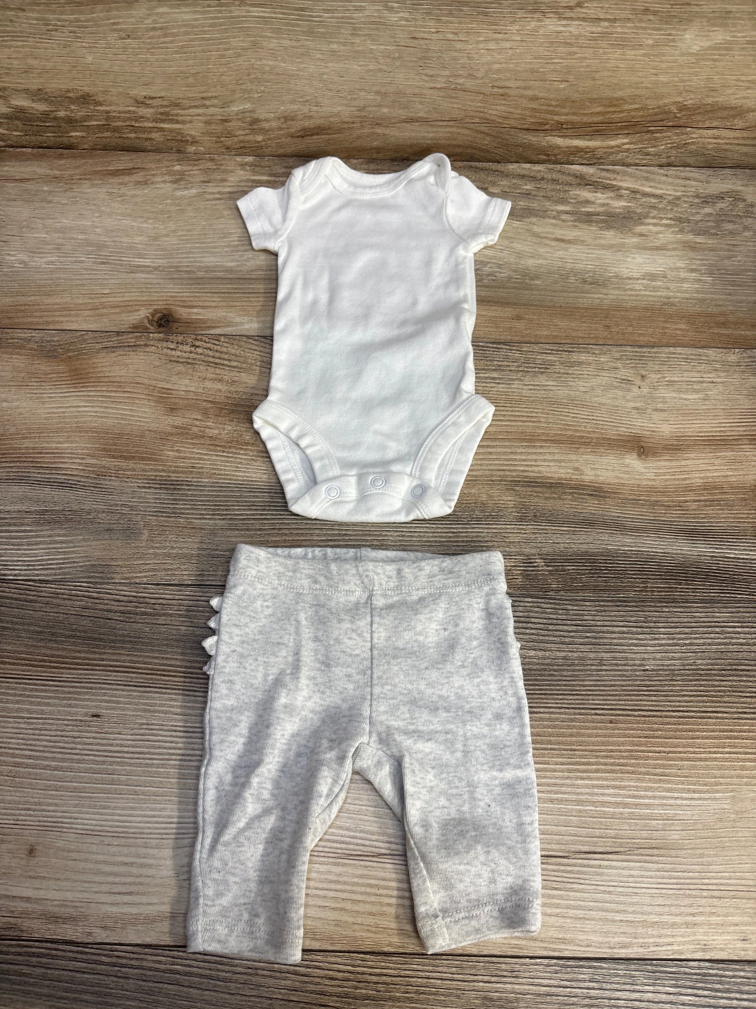 Carter's 2pc Bodysuit & Pants White sz Newborn - Me n Mommy To Be
