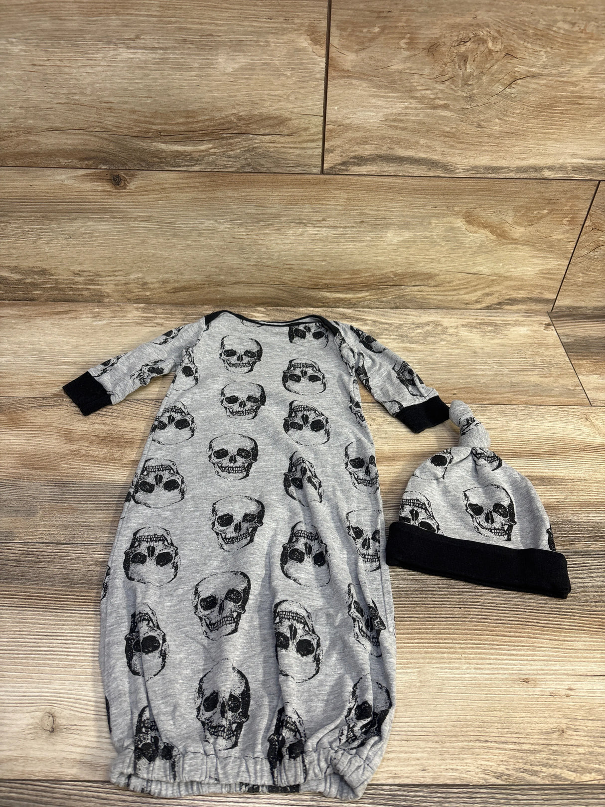2pc Skull Gown & Hat Grey sz 3m - Me n Mommy To Be