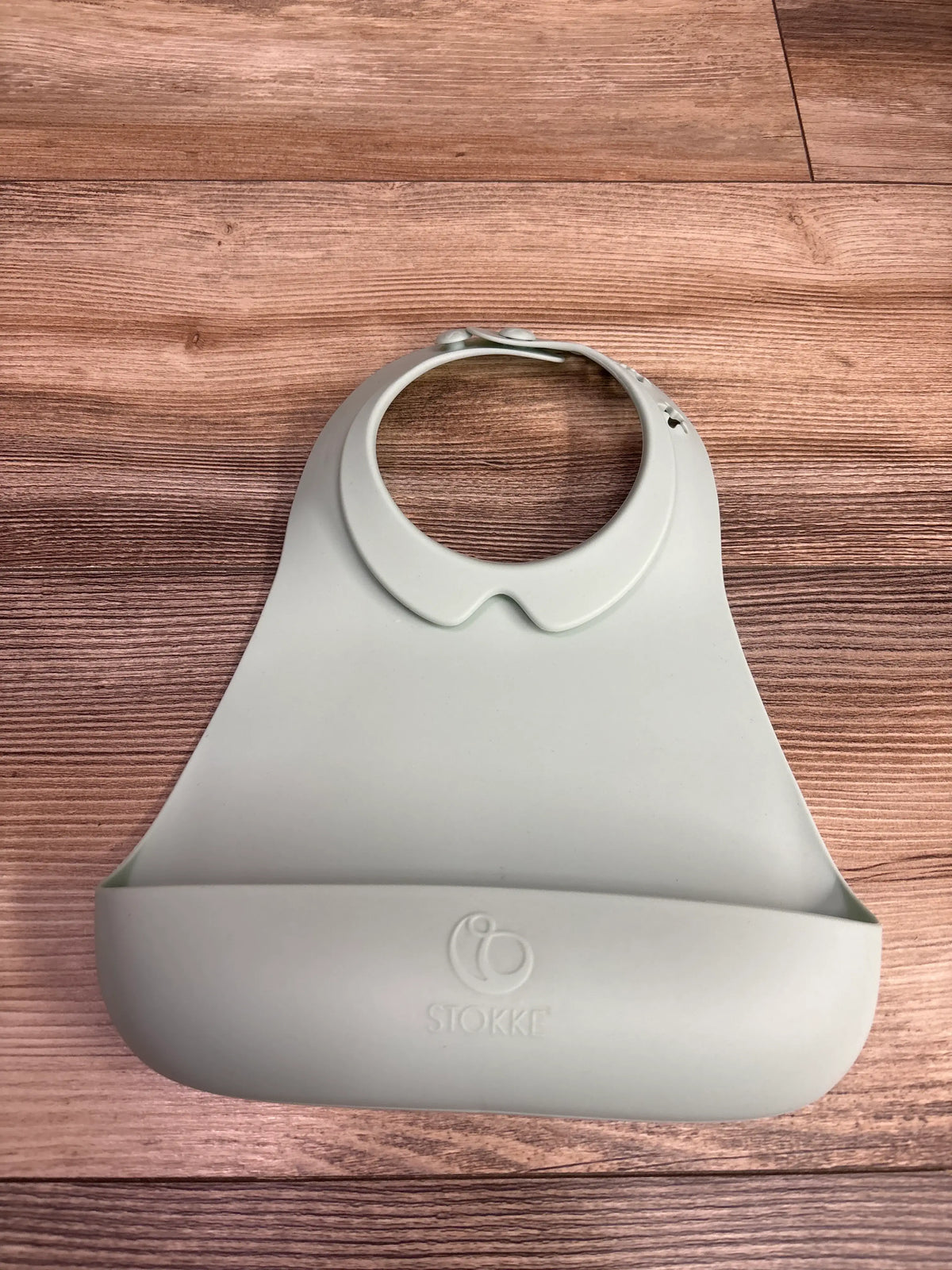 Stokke Munch Silicone Bib in Soft Mint