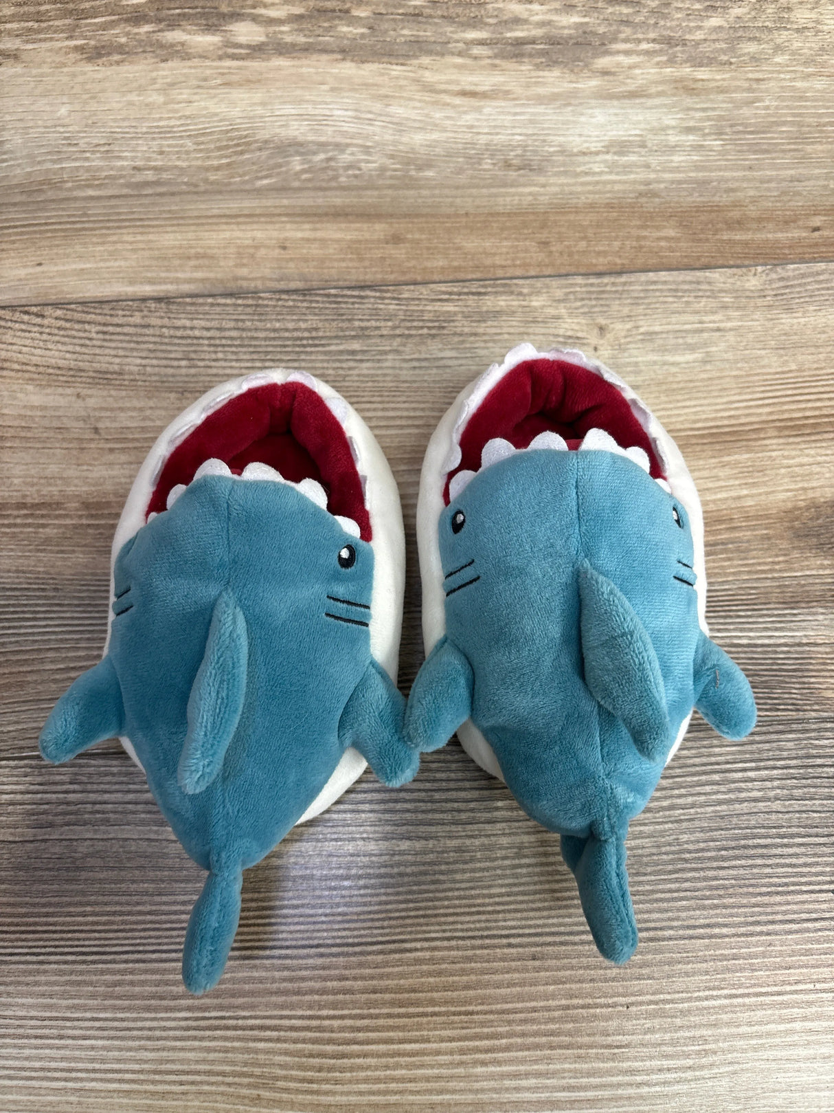 Cat & Jack Shark Bite Slippers Blue sz 5/6c