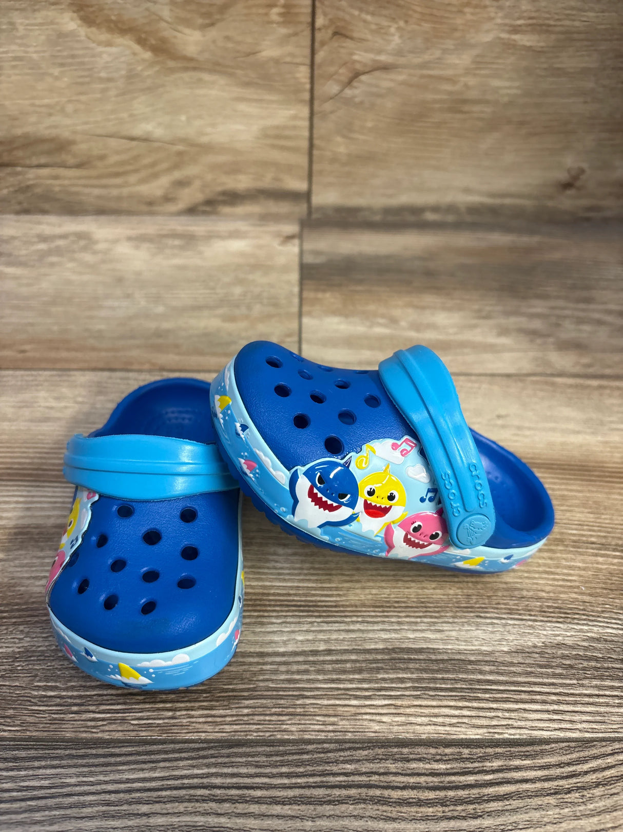 Crocs Baby Shark Classic Clogs Blue sz 5c