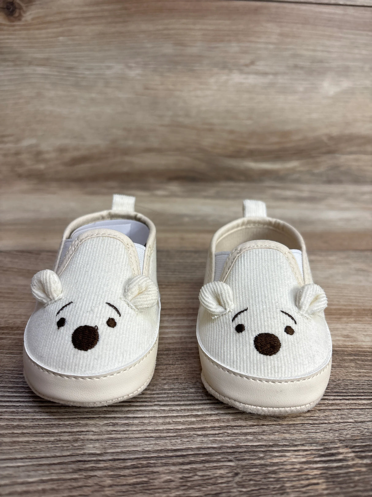 NEW Disney Baby Winnie the Pooh Soft Sole Shoes Beige sz 2/3c