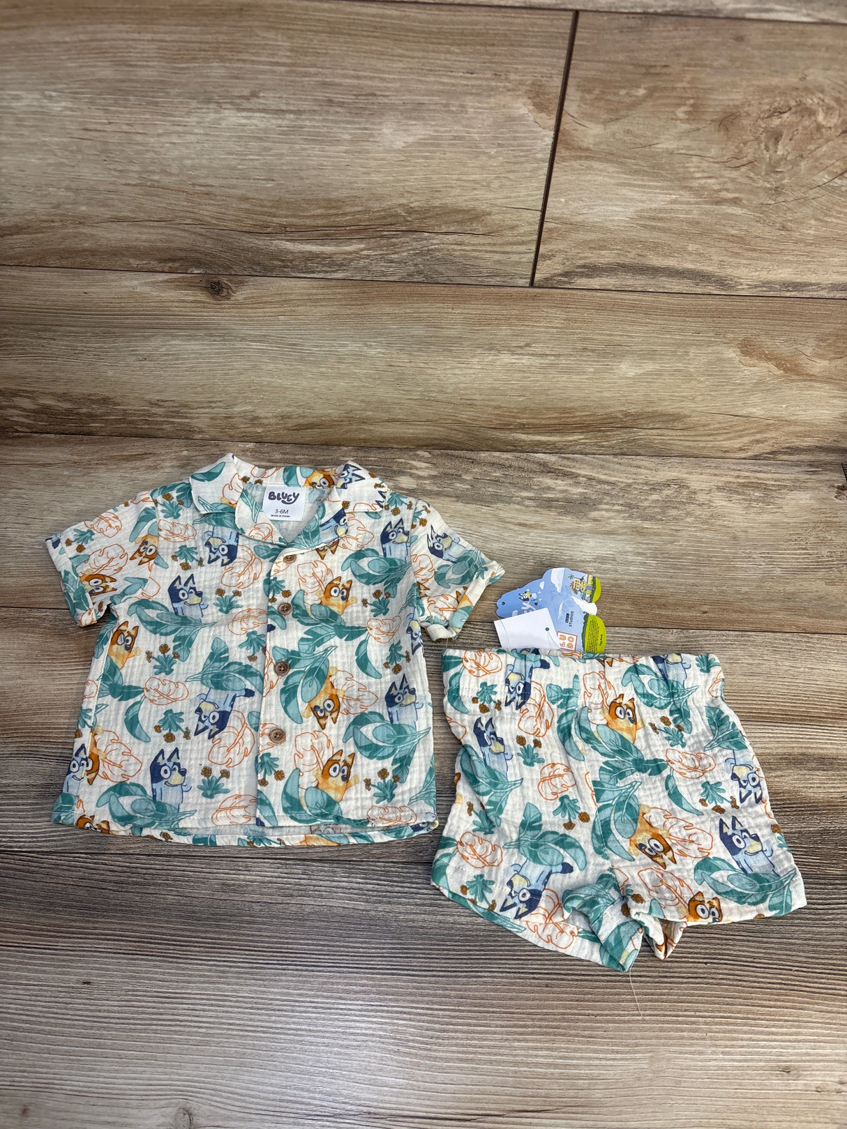 NEW Bluey 2pc Button Up Gauze Shirt & Shorts Set Cream sz 3-6m