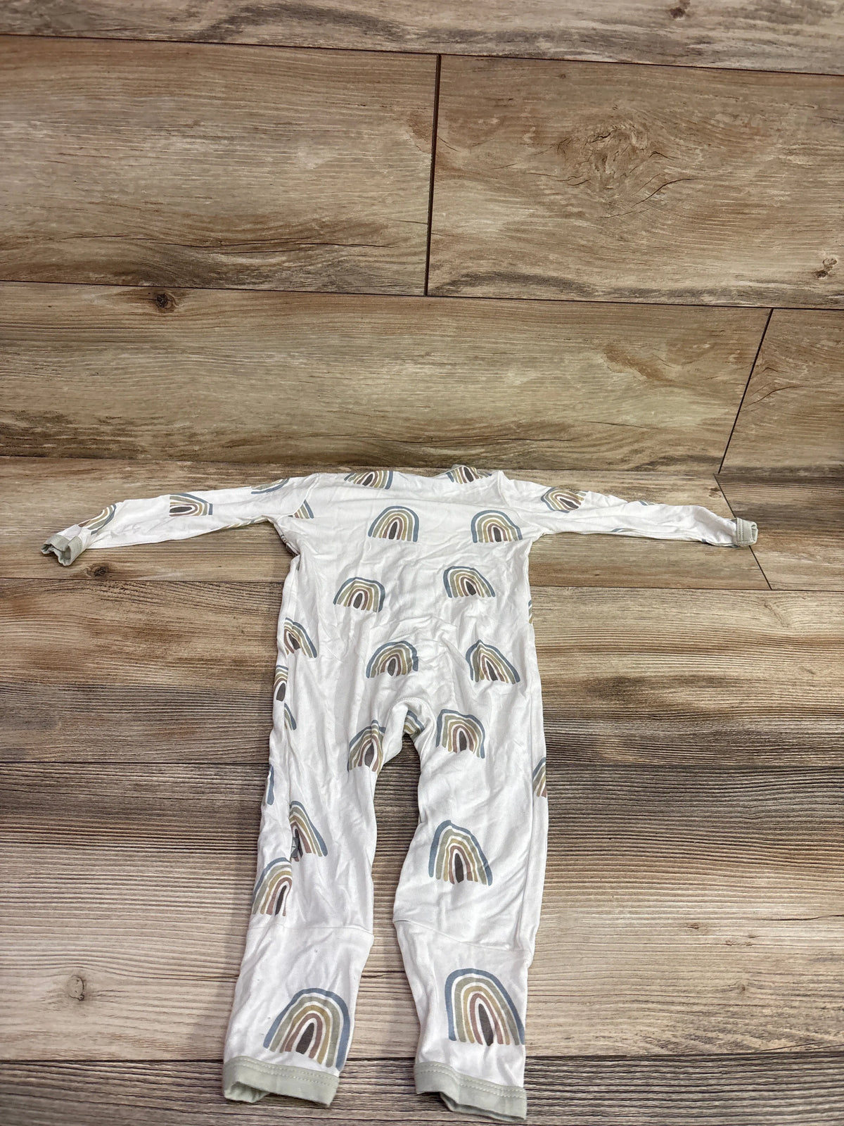 Kyte Baby white bamboo footless snap sleeper with neutral rainbow print, size 12-18m
