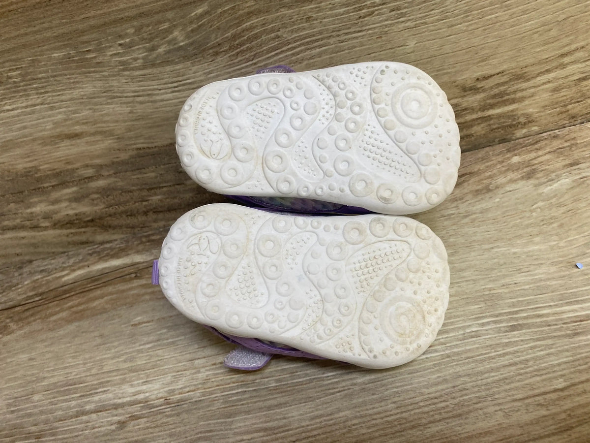 Top view of FEETCITY wide water shoes size 4/5C showing white textured soles with circular tread on light wood background