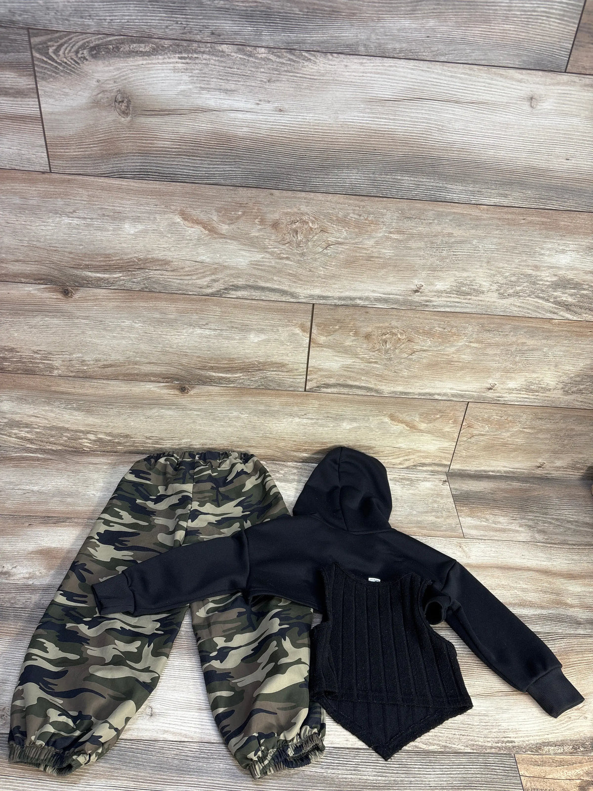 Shein 3pc Tank Top, Hooded Bolero, & Camo Joggers Set Black sz 4T