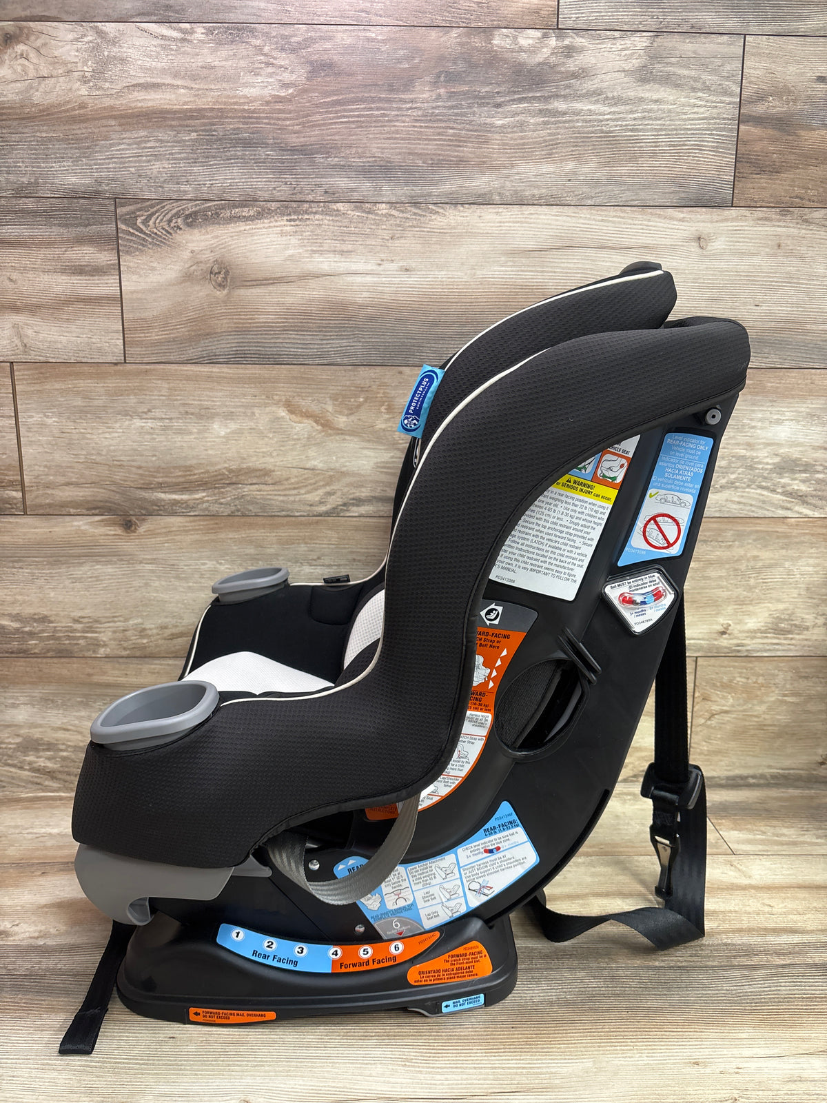Graco Extend2Fit Convertible Car Seat in Gotham