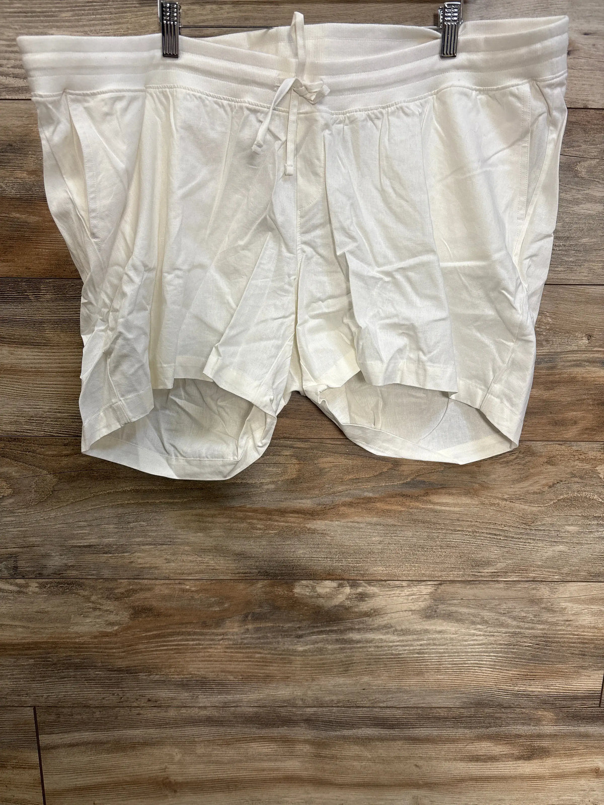 NWOT Me n Mommy To Be white maternity linen-blend shorts with drawstring waist on wood background