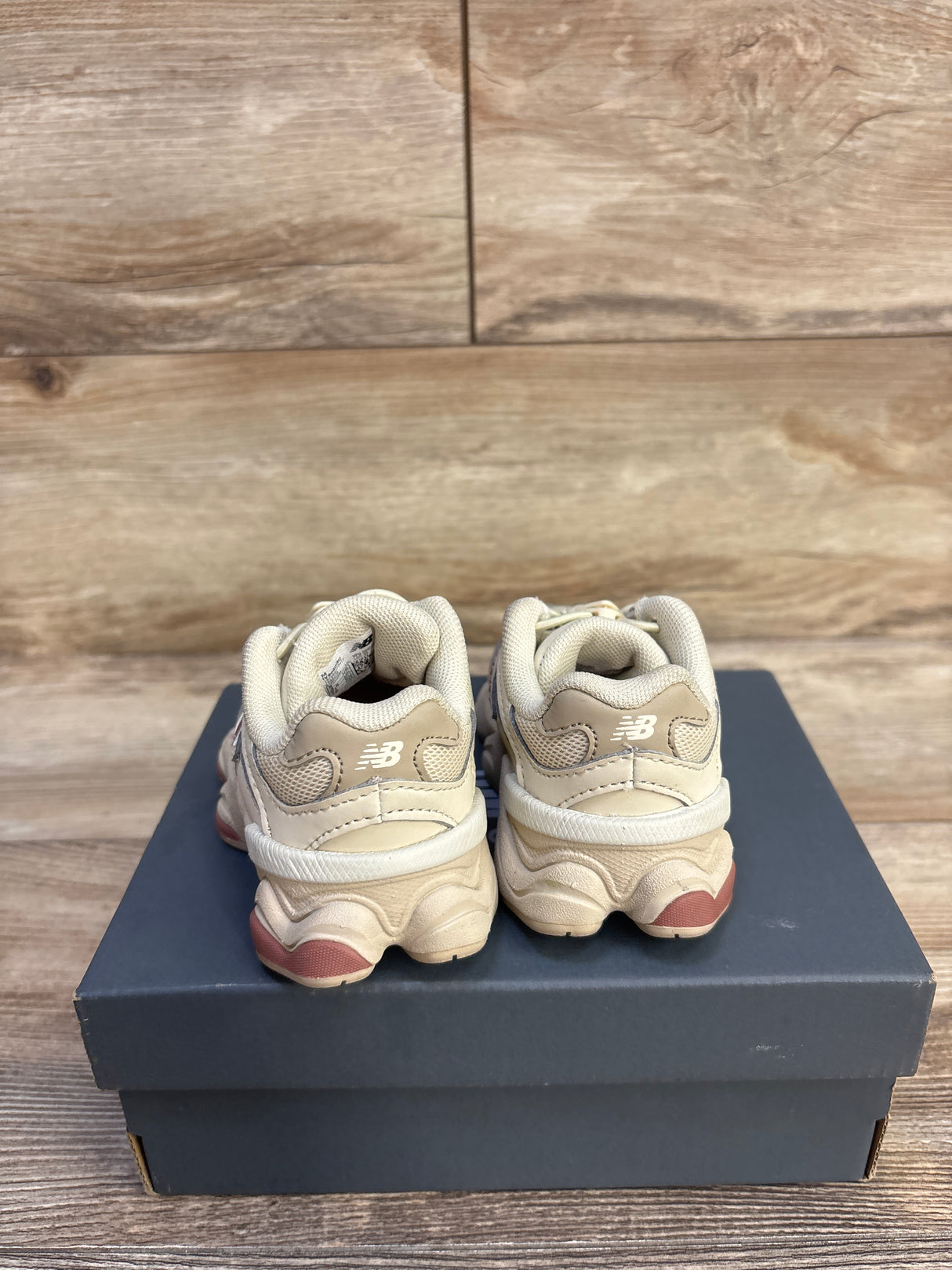 New Balance 9060 Bungee Sneakers Beige sz 5c