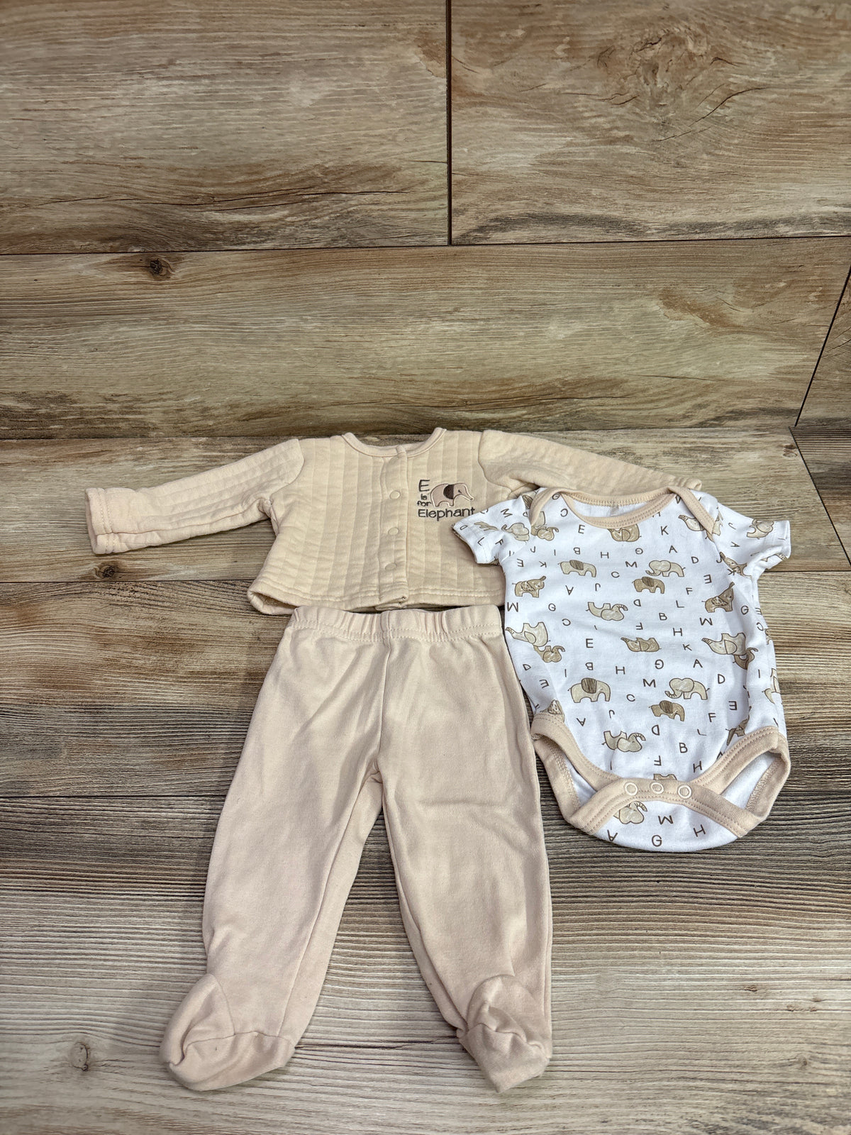 Elephant & Castle 3pc Quilted Sweatshirt, Bodysuit, & pants Set Beige sz 0-3m