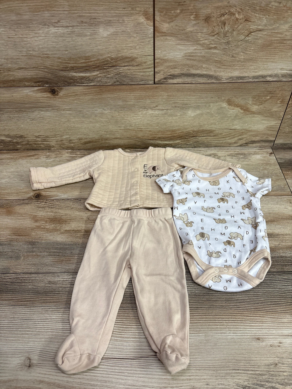 Elephant & Castle 3pc Quilted Sweatshirt, Bodysuit, & pants Set Beige sz 0-3m