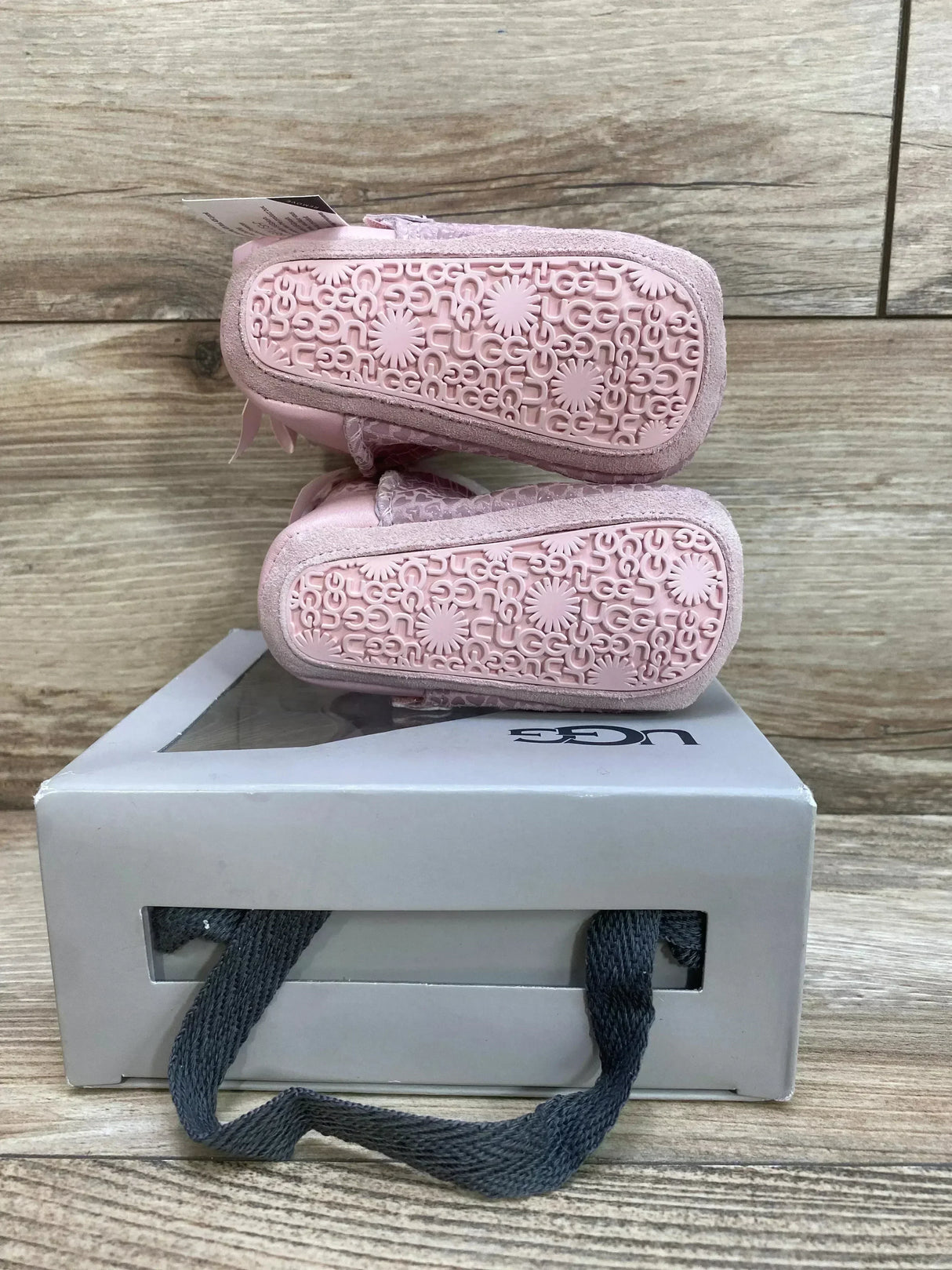 NEW UGG Baby Jesse Bow II Gel Hearts Pink Sz 2c/3c - Me n Mommy To Be