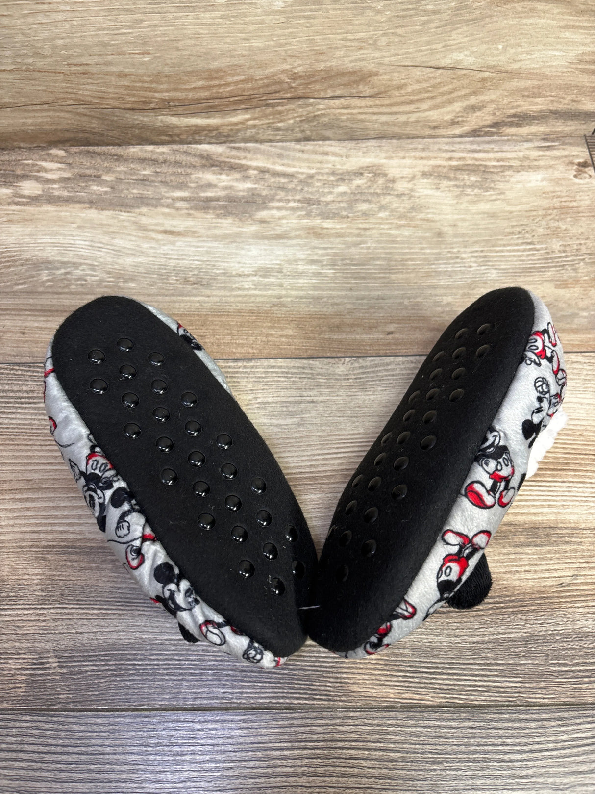 NEW Disney Mickey Mouse Fuzzy Babba Slipper Socks sz 8-13c