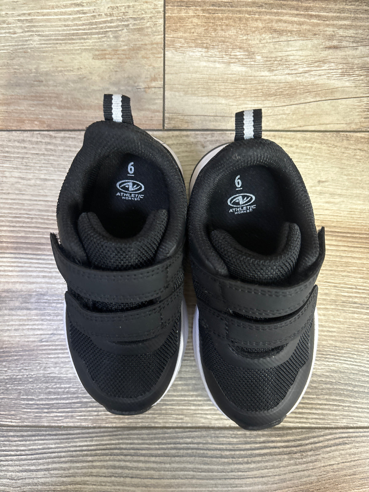 Athletic Works Mesh Jogger Sneakers Black sz 6c