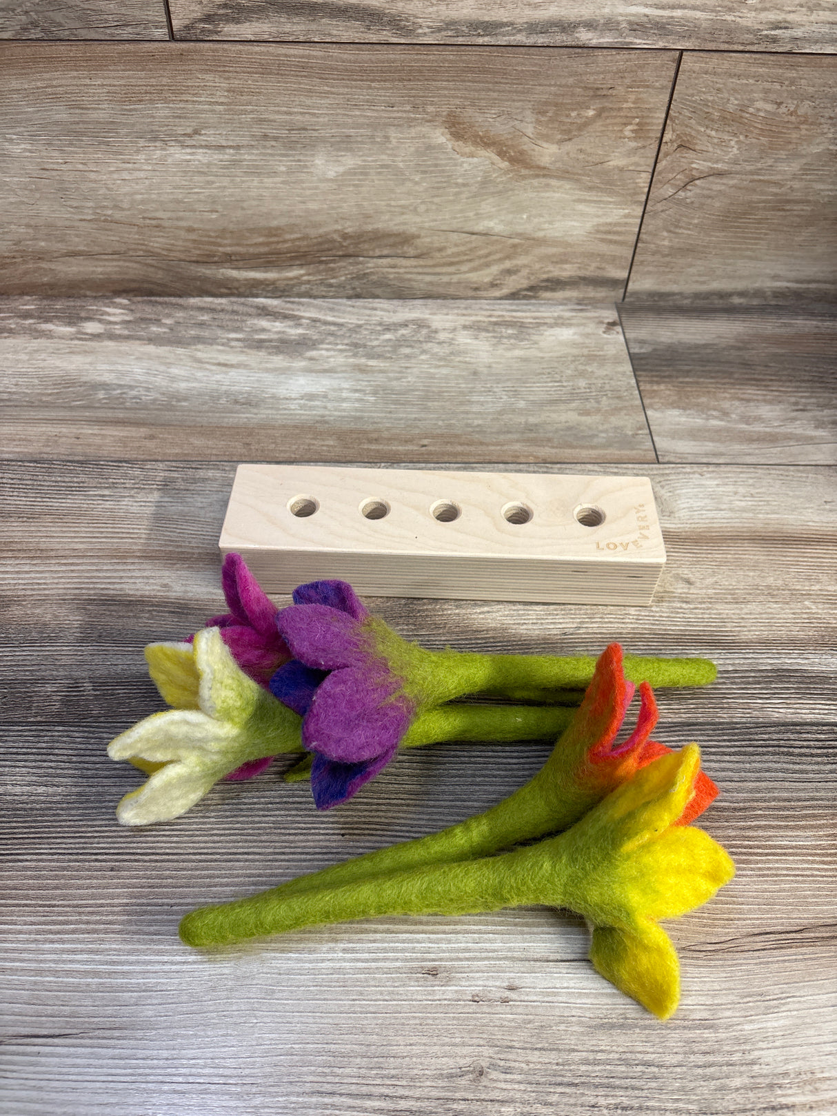 Loveevery Felt Flowers in a Row