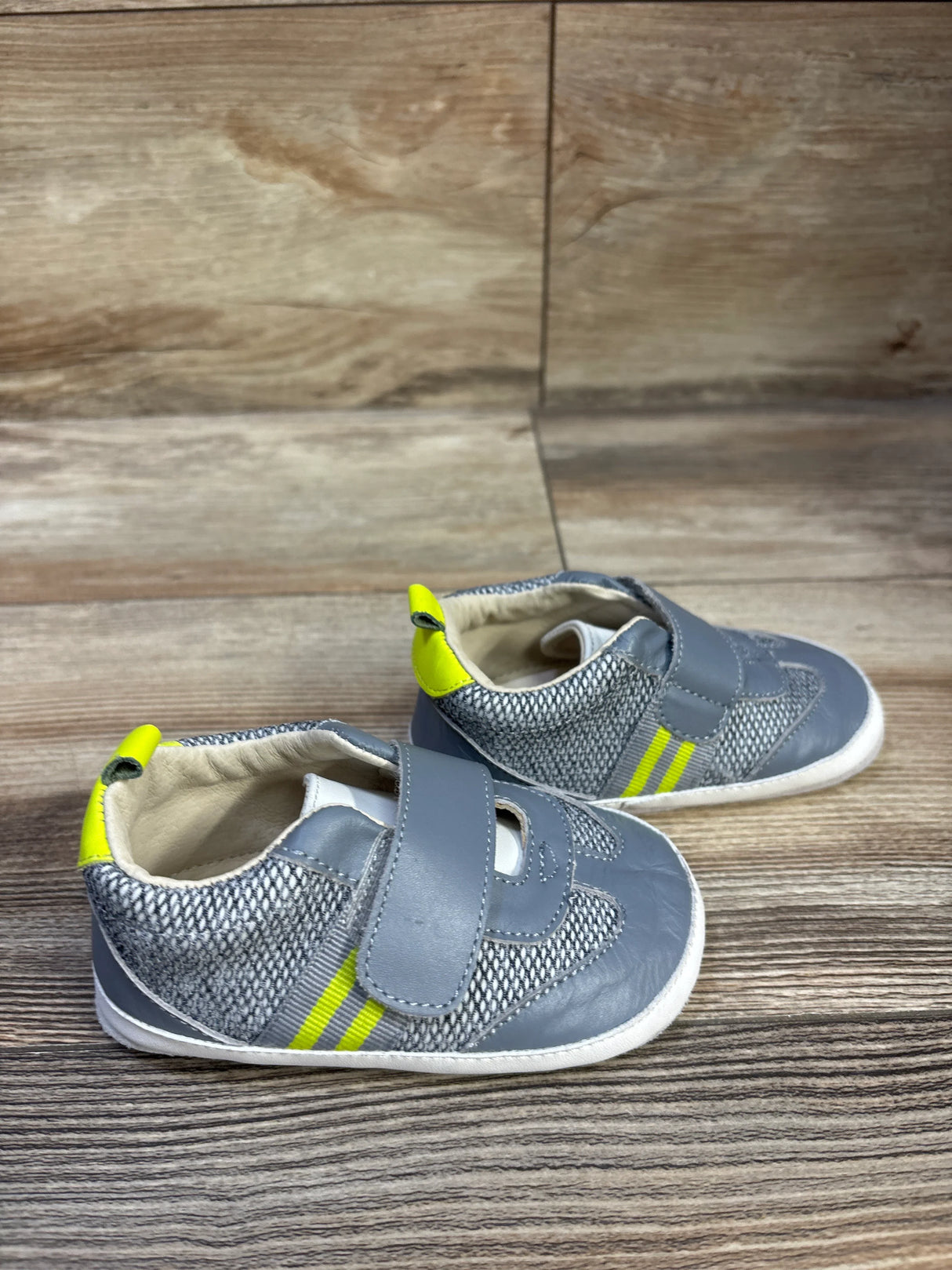 Robeez Finn Sneakers Grey sz 5-6c