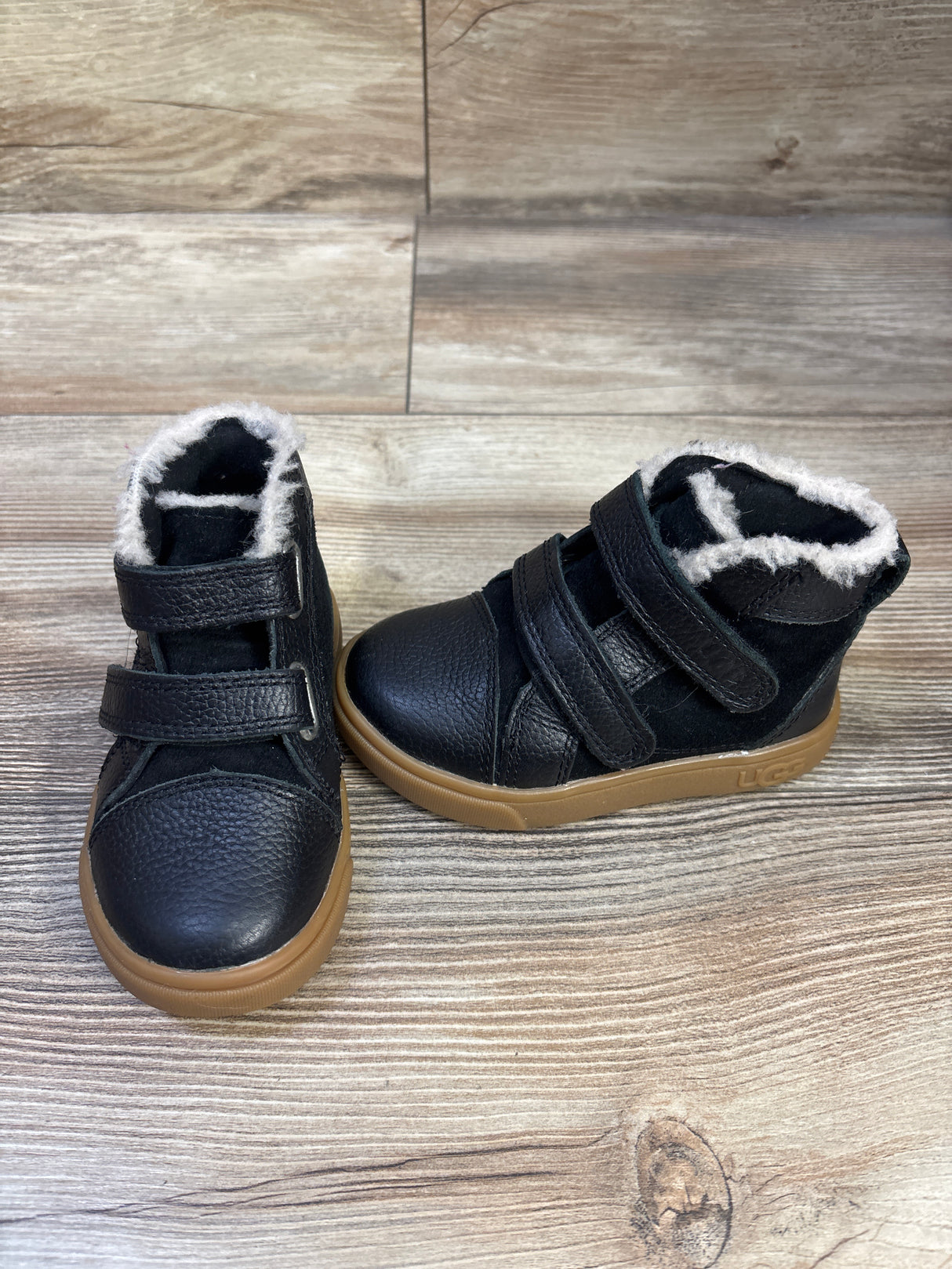 Ugg Rennon High Top Sneakers Black sz 6c