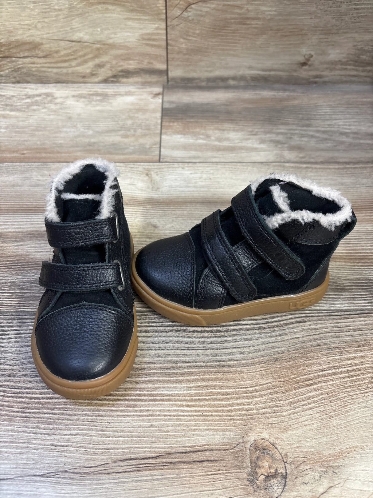 Ugg Rennon High Top Sneakers Black sz 6c