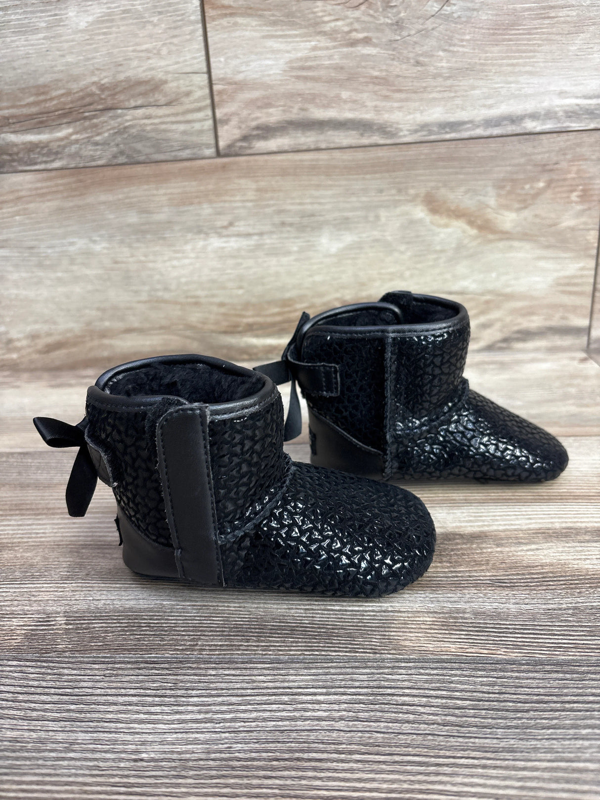 Ugg Jesse Bow II Gel Hearts Boots Black sz 4/5c