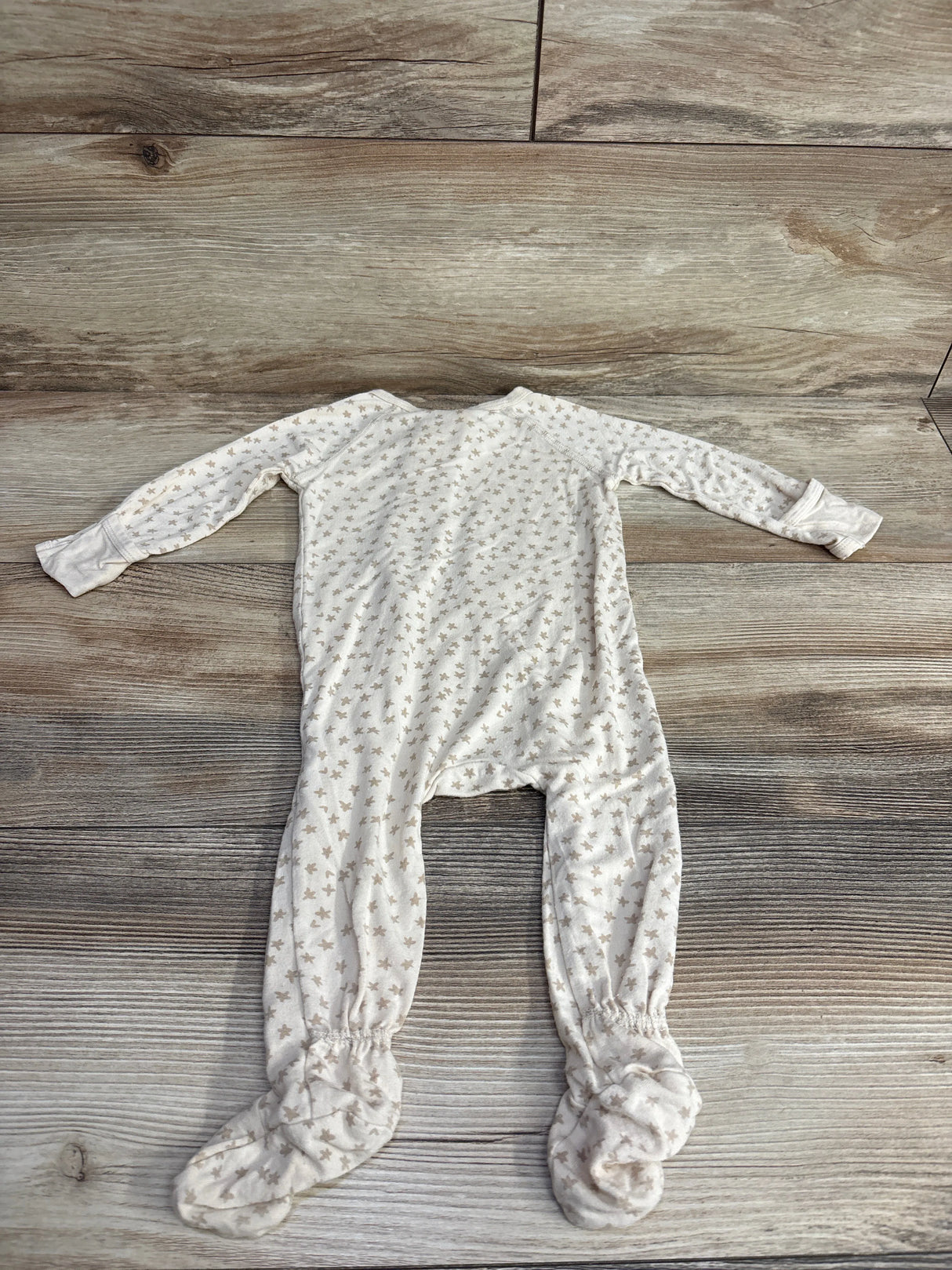 Quincy Mae Star Print Sleeper Beige sz 3-6m