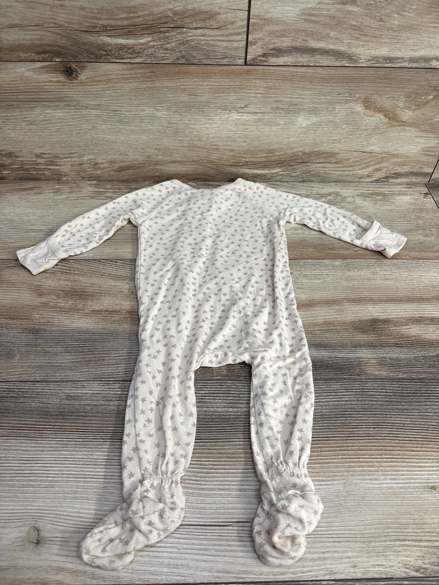 Quincy Mae Star Print Sleeper Beige sz 3-6m