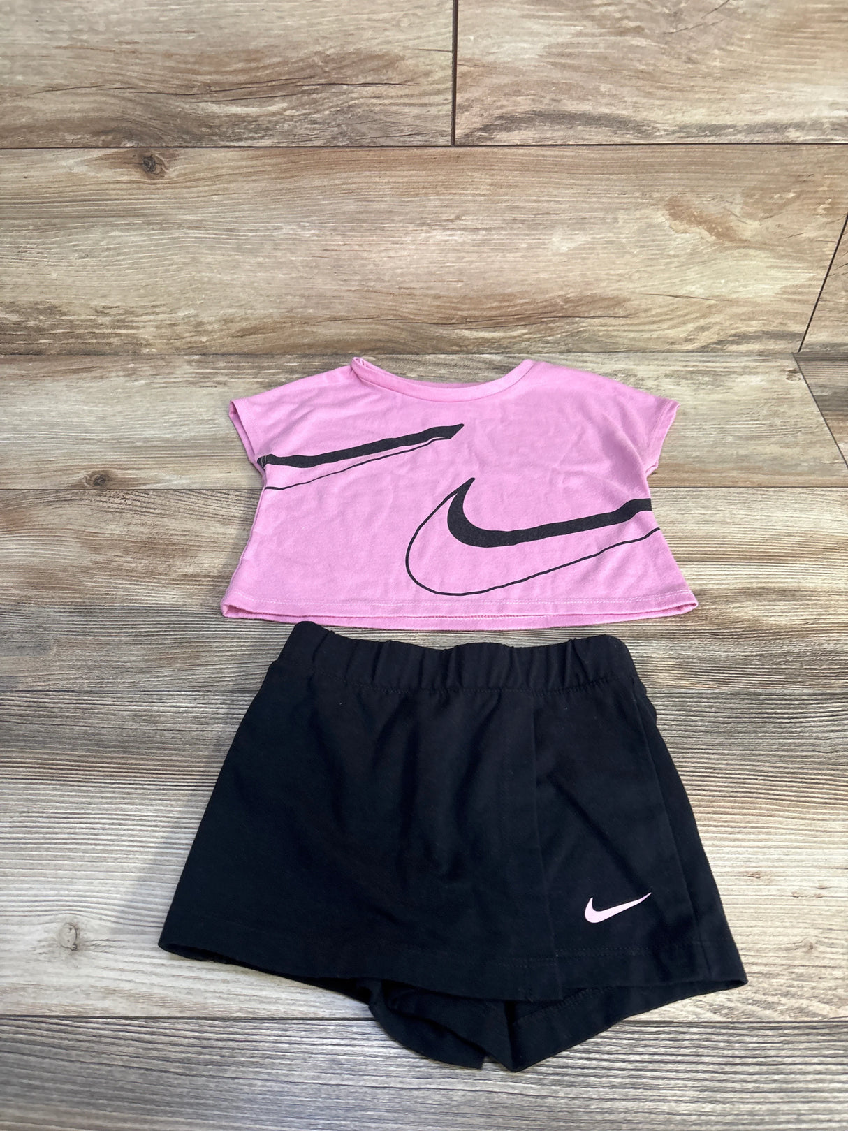 Nike Swoosh Graphic T-Shirt & Skort Set Pink sz 2T