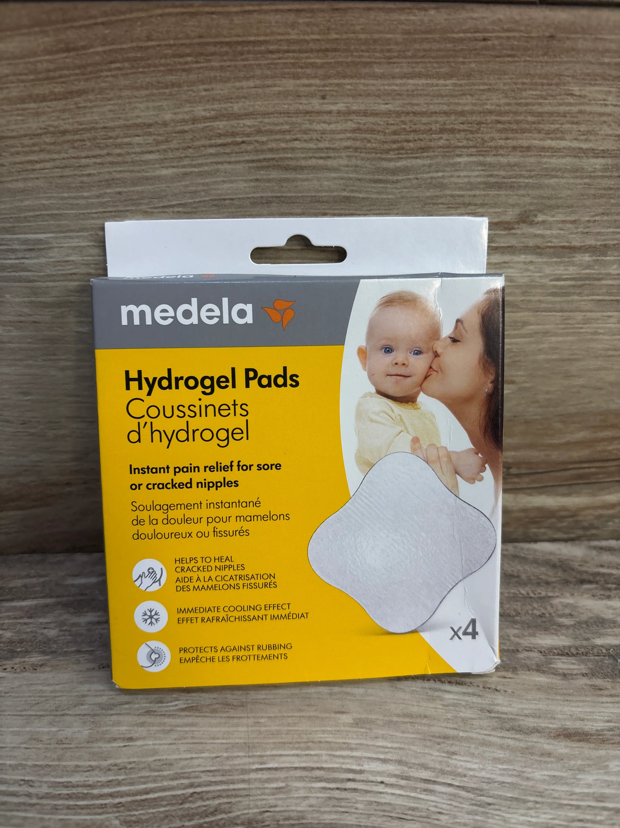Medela Hydrogel Pads for instant pain relief of sore or cracked nipples with baby and mother image